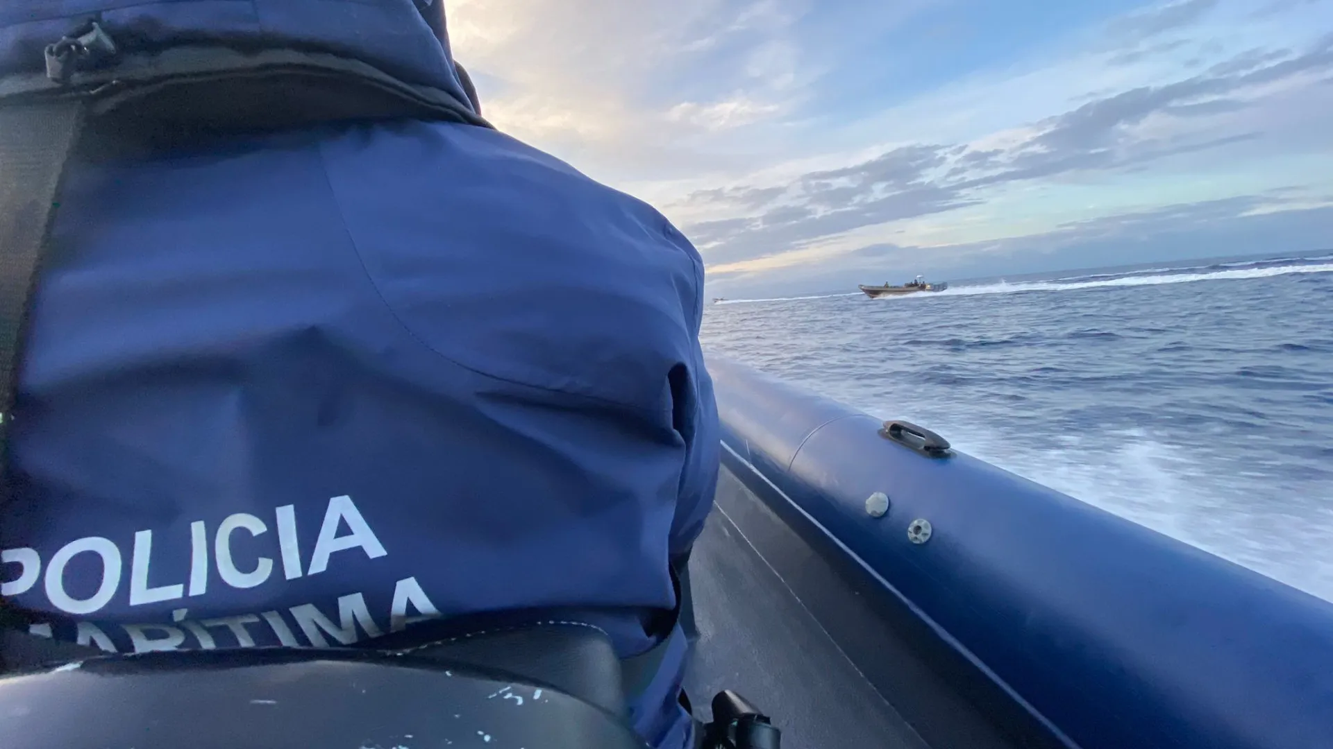 AMN e Marinha 'apanham' embarcação de traficantes a sul de Portugal