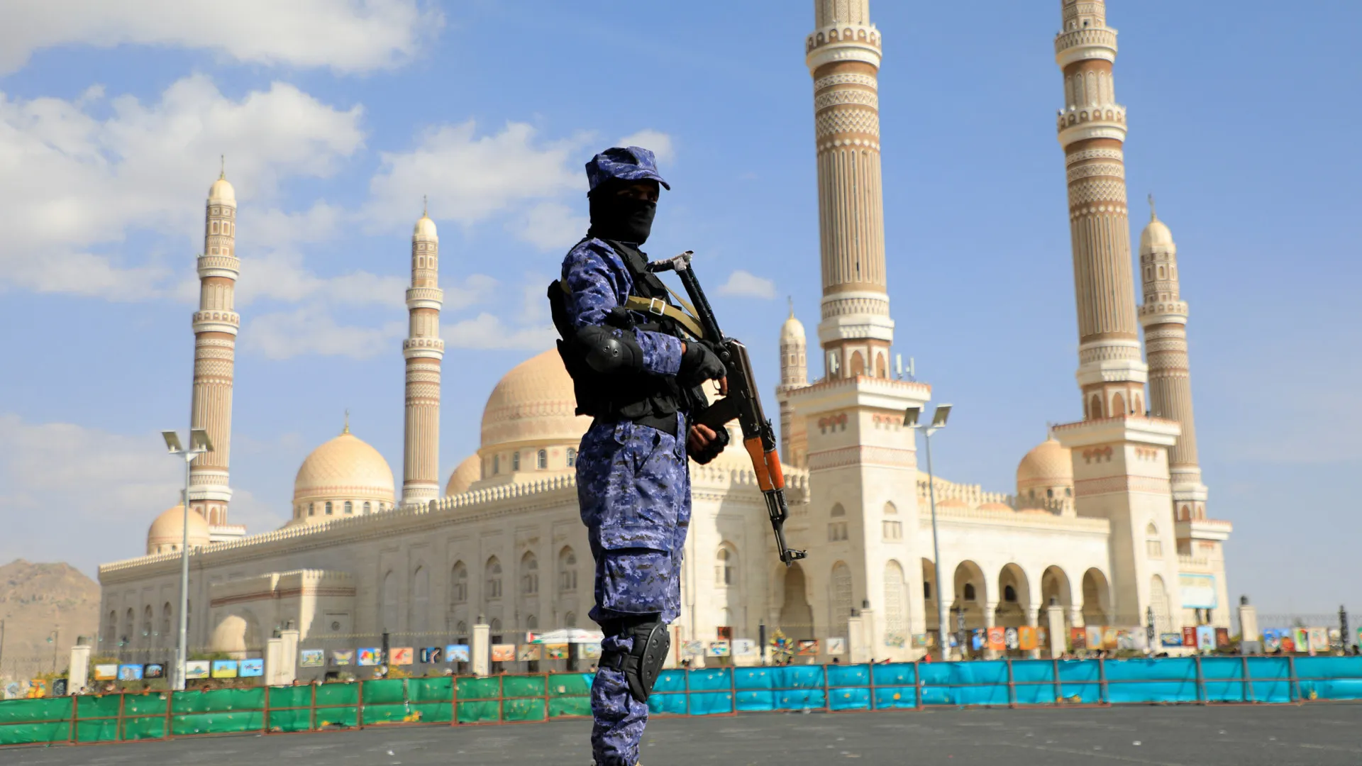 
                    Iémen acusa Emirados de operarem 