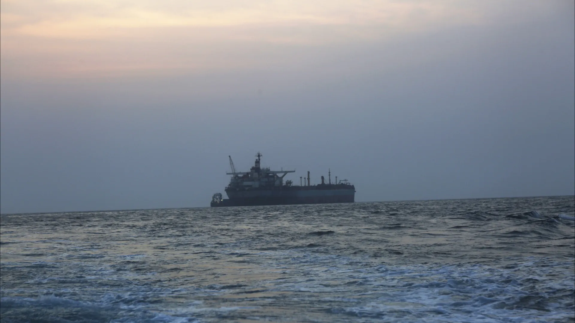 
                    Irão ameaça impedir a navegação de petroleiros a países aliados dos EUA
                