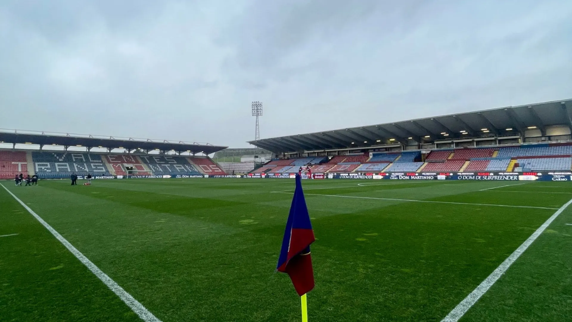 
                    FPF e Liga homenageiam presidente da SAD do Chaves em jogo de despedida
                