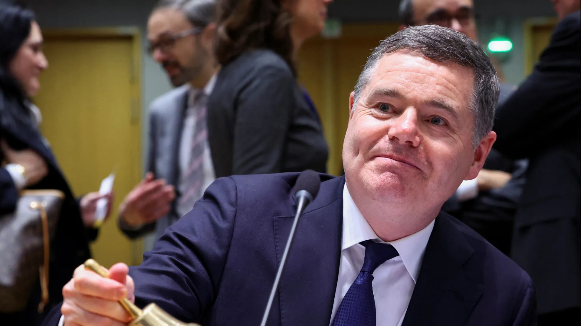 
                    MEE destaca dedicação de ex-presidente do Eurogrupo
                