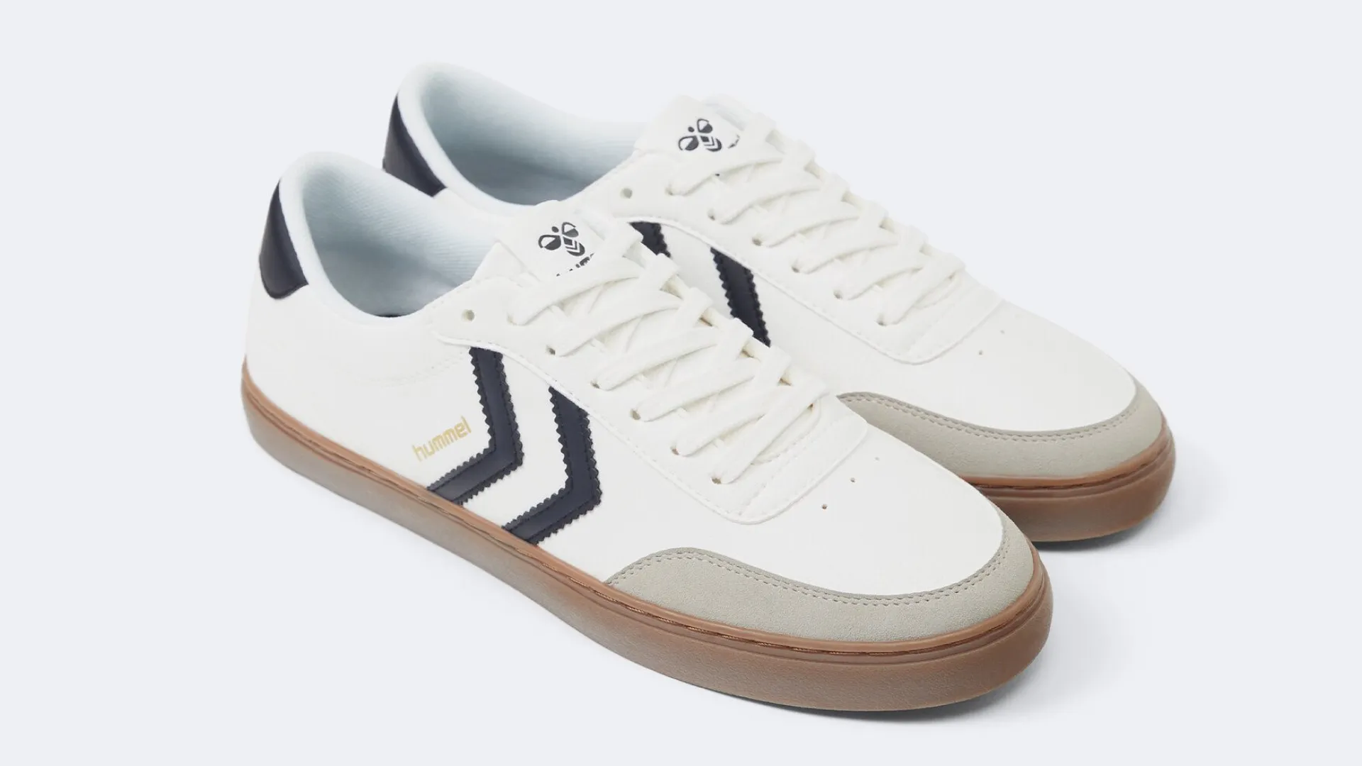 Os ténis retro da Lefties ao estilo adidas Samba (custam 26 euros)