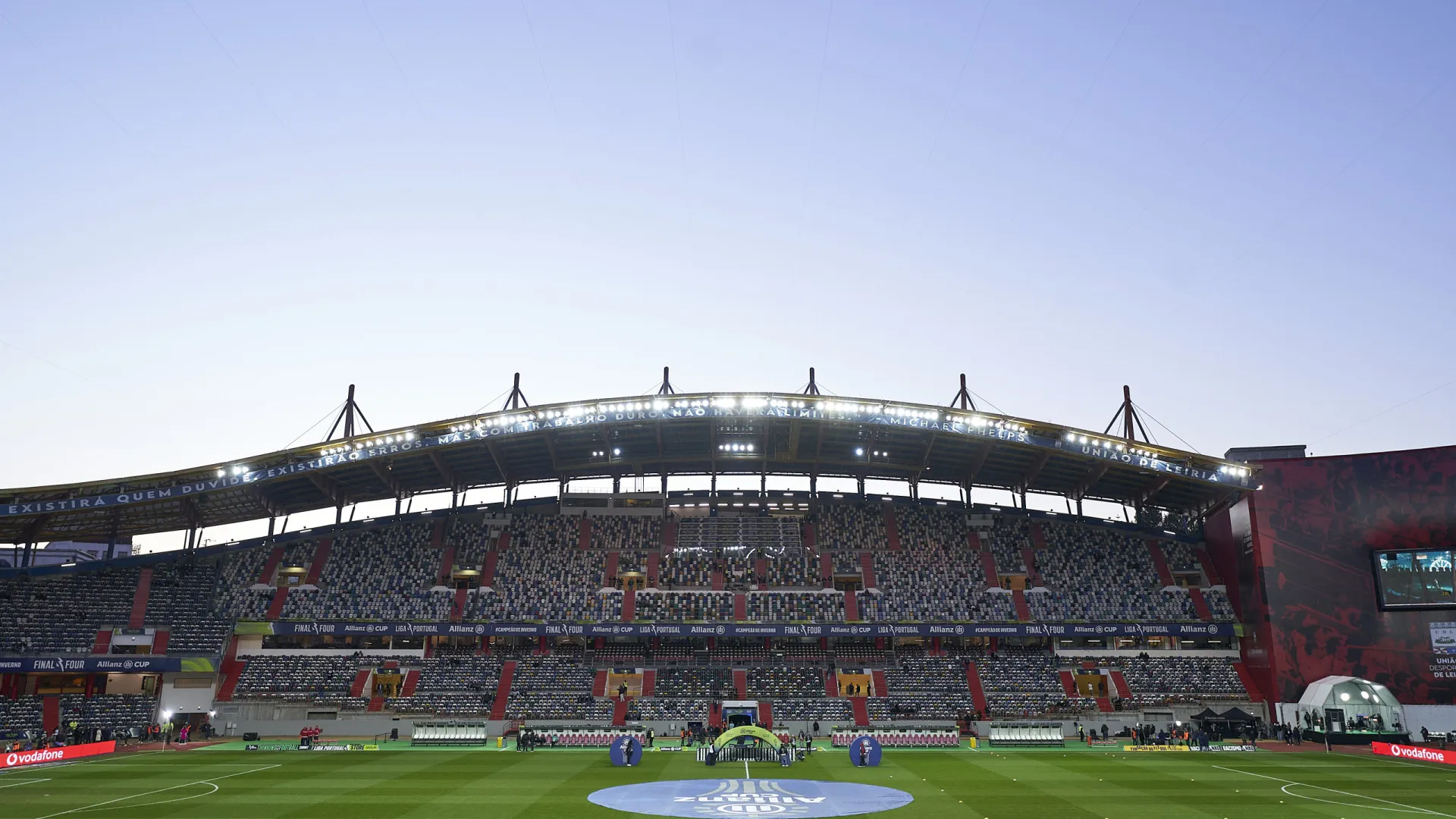 
                    EM DIRETO: Benfica e Sp. Braga discutem acesso à final da Taça da Liga
                