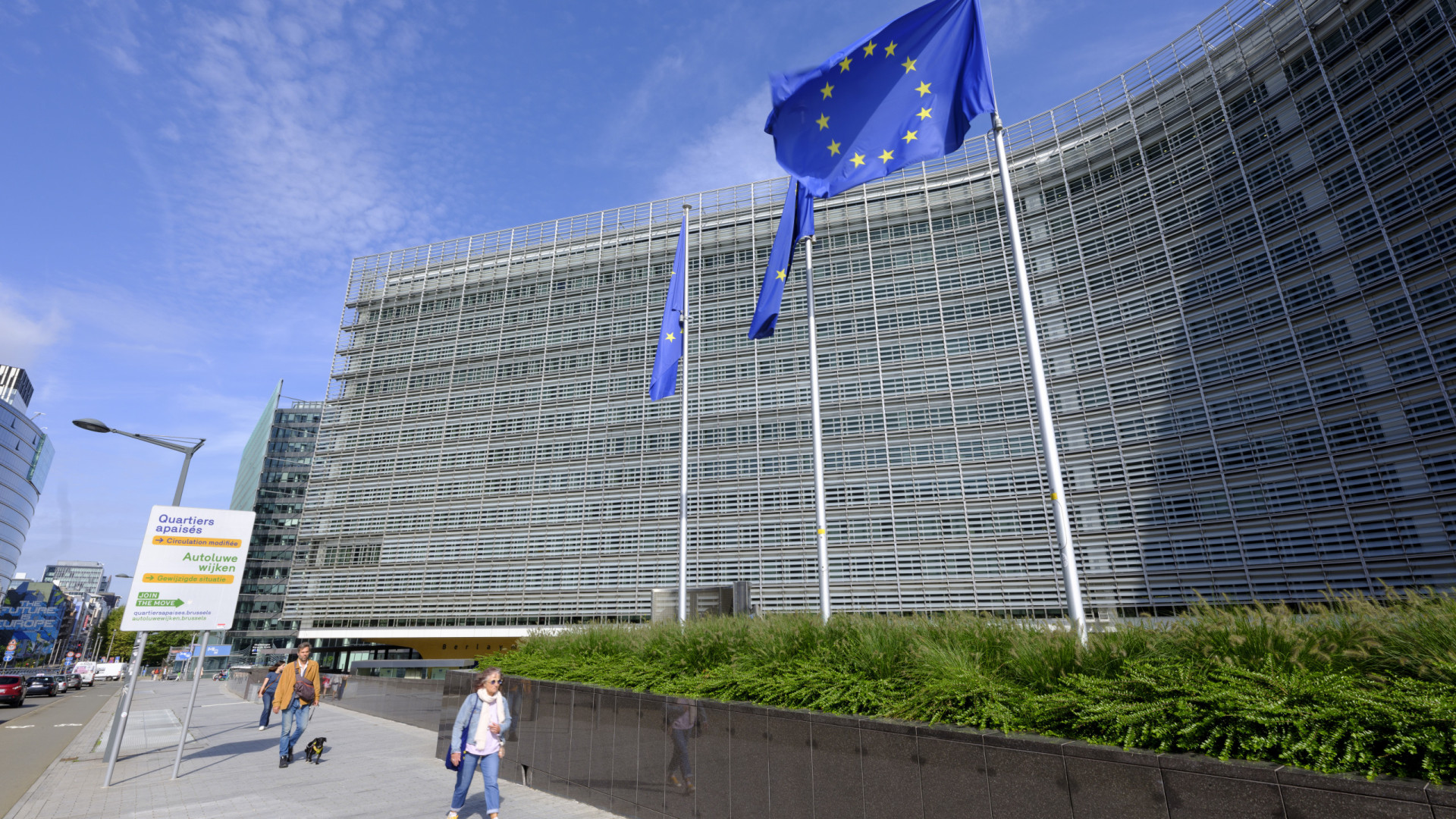UE propõe prolongar proteção de refugiados, mas admite preparar fim
