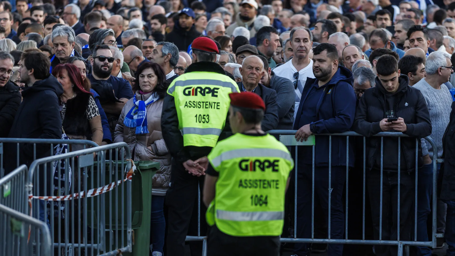 Adeptos barrados à porta. As imagens do polémico Famalicão-Sporting