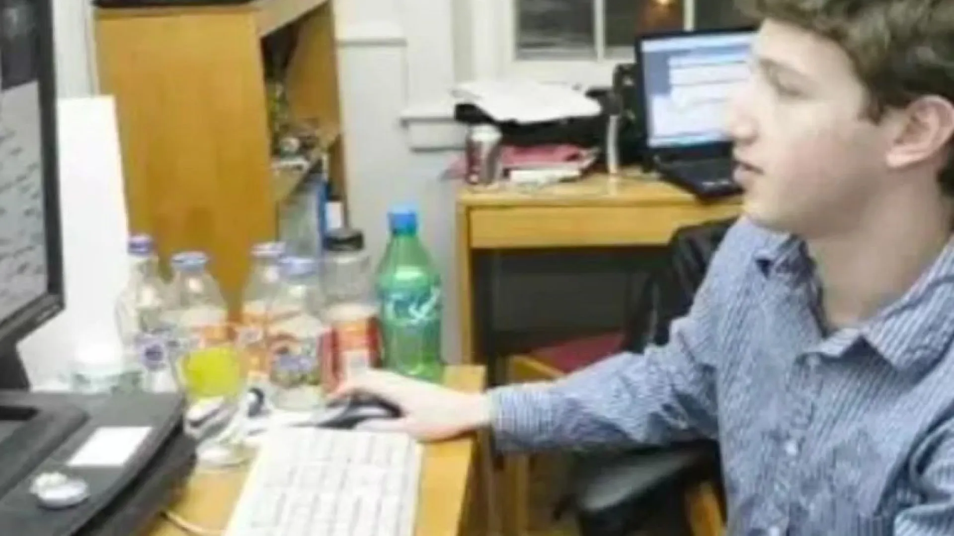 
                    Linkin Park? Zuckerberg revela as bandas do 'nascimento' do Facebook
                