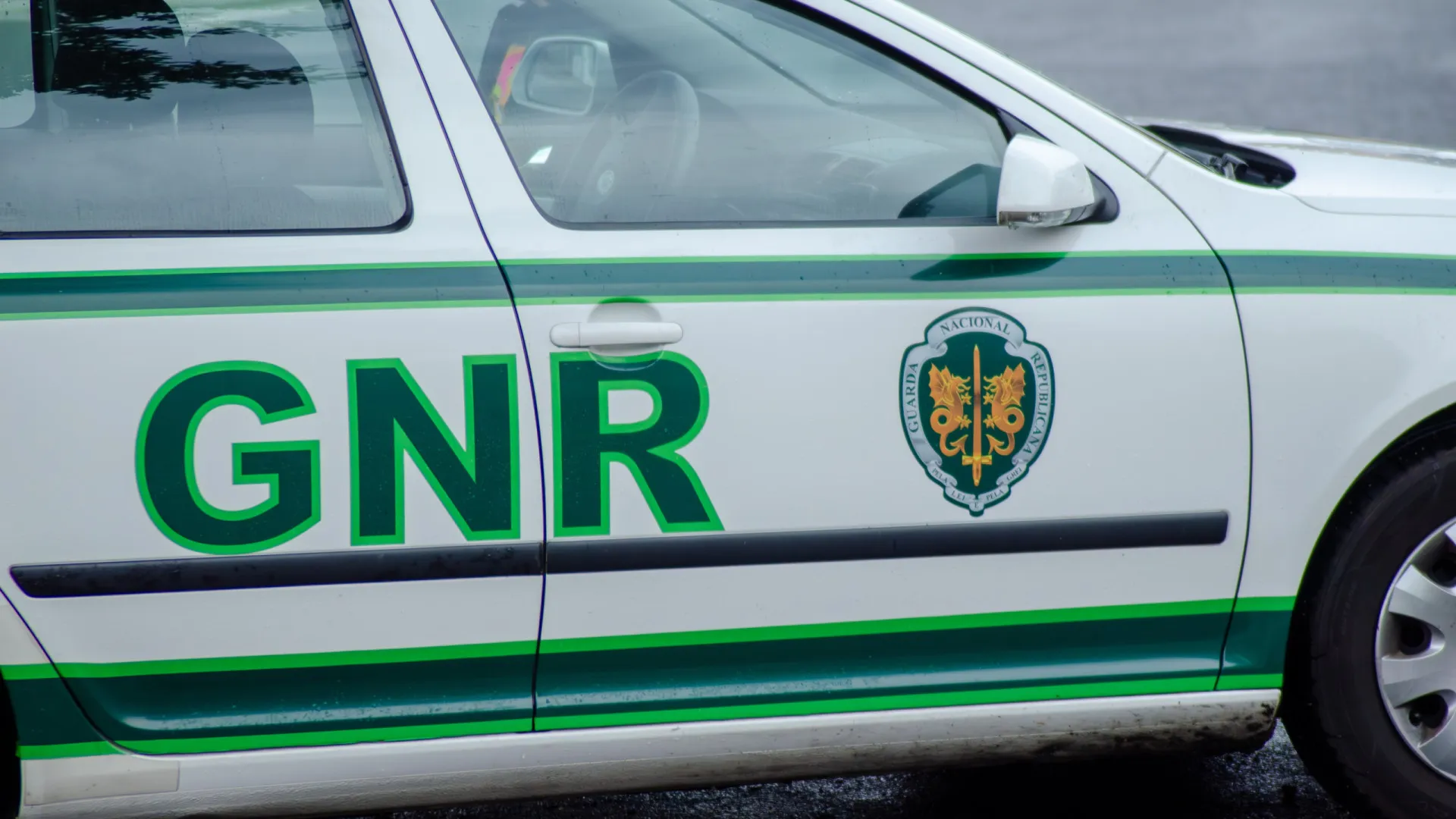 
                    Mulher detida pela GNR por queima que se descontrolou em Vila Real
                