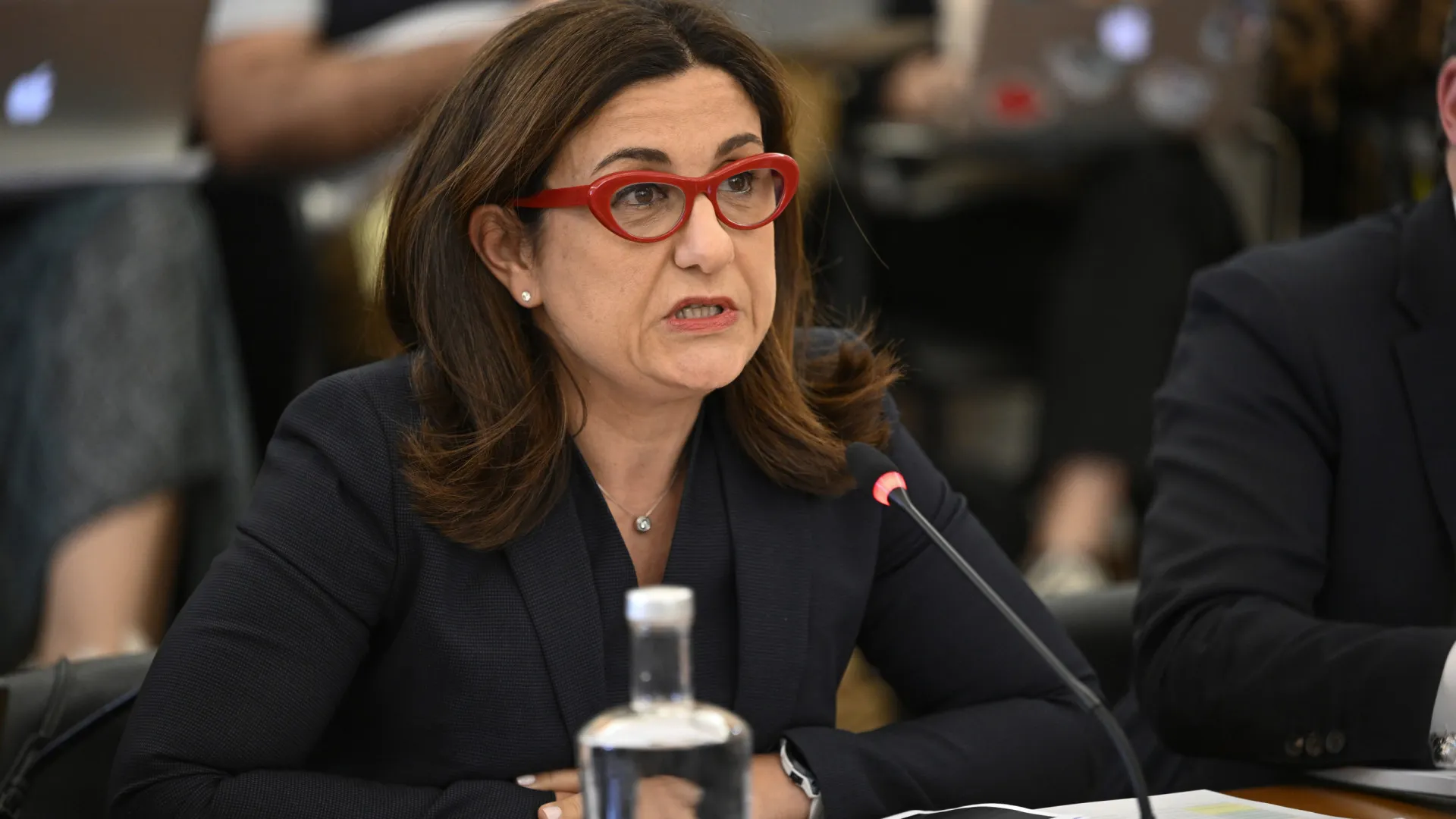 
                    Ex-CEO da TAP quer justiça por demissão 