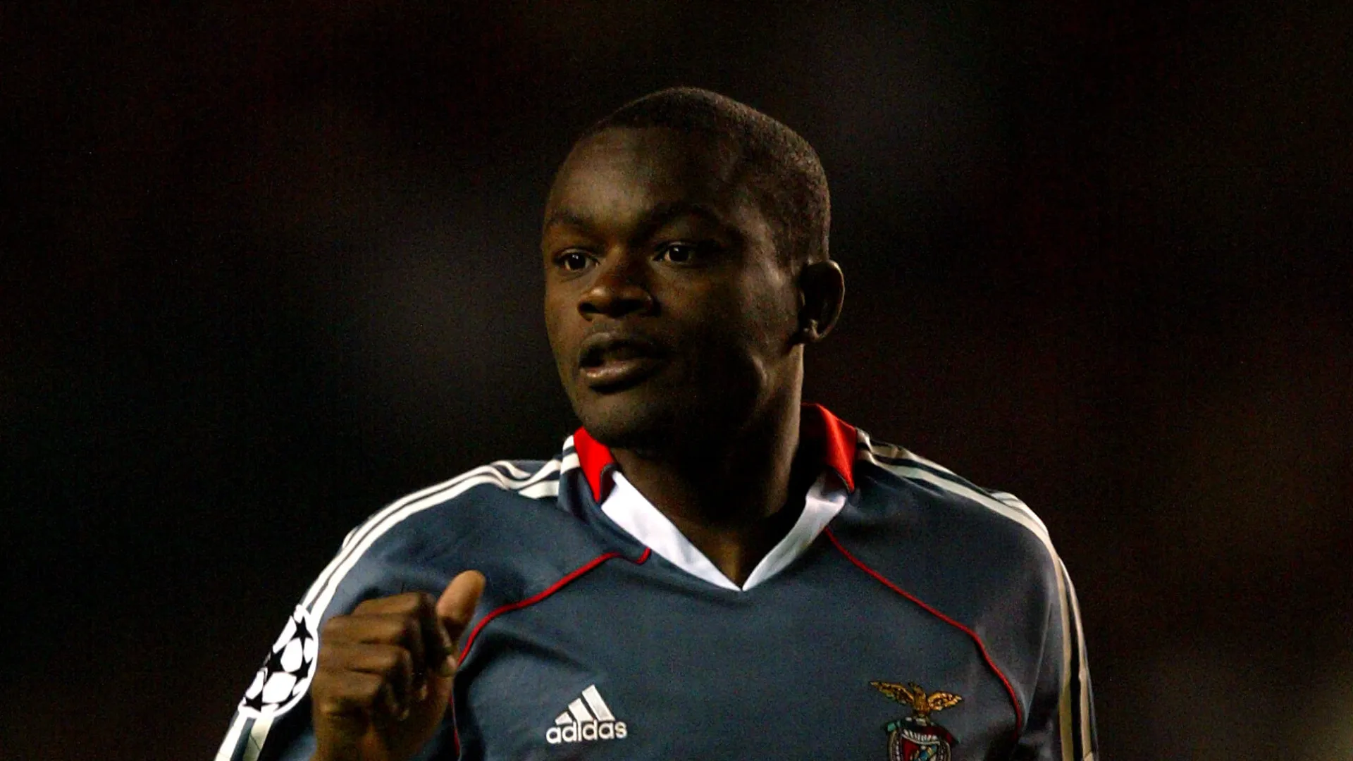 
                    Mantorras não é caso único. Craques que passaram por Benfica e Alverca
                