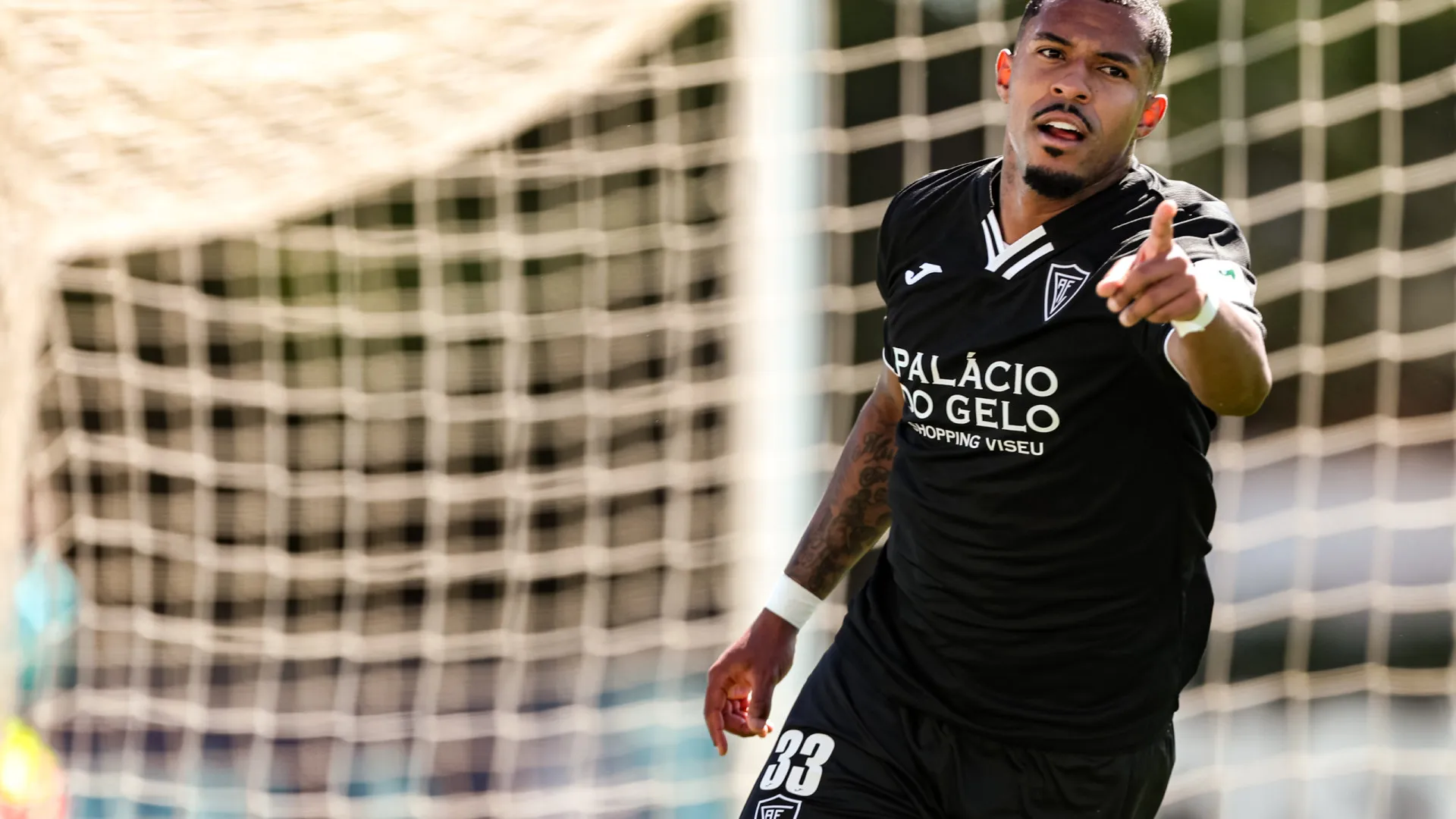 
                    Académico vence Oliveirense e pressiona líder Marítimo
                