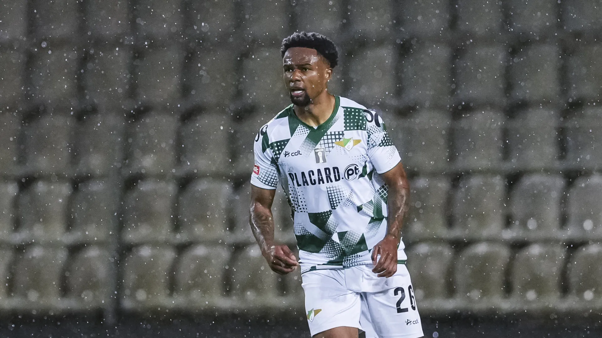 
                    Oficial: Maracás renova contrato com Moreirense 
                