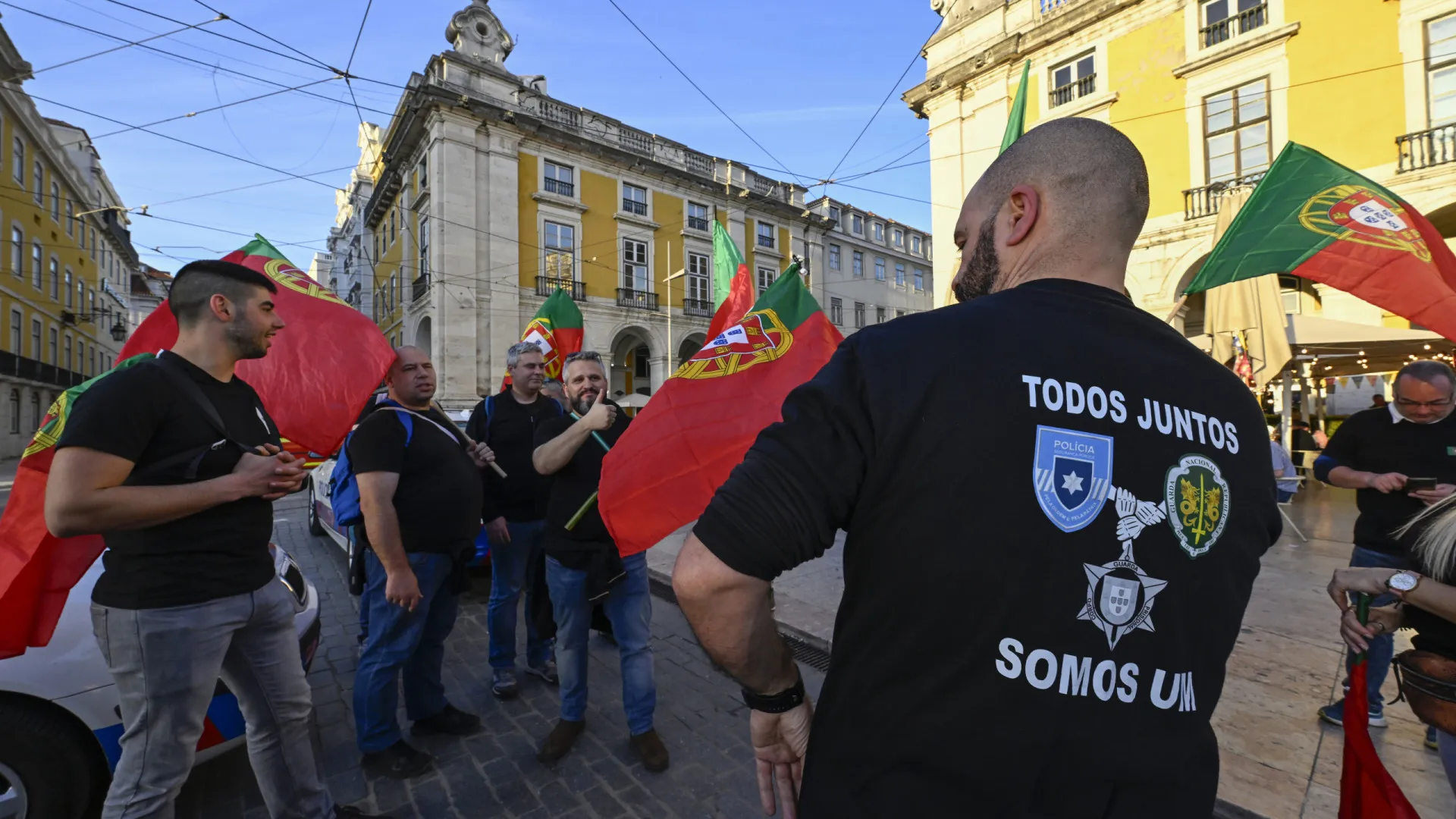 
                    Militares da GNR juntam-se a protesto da PSP no dia da greve geral
                