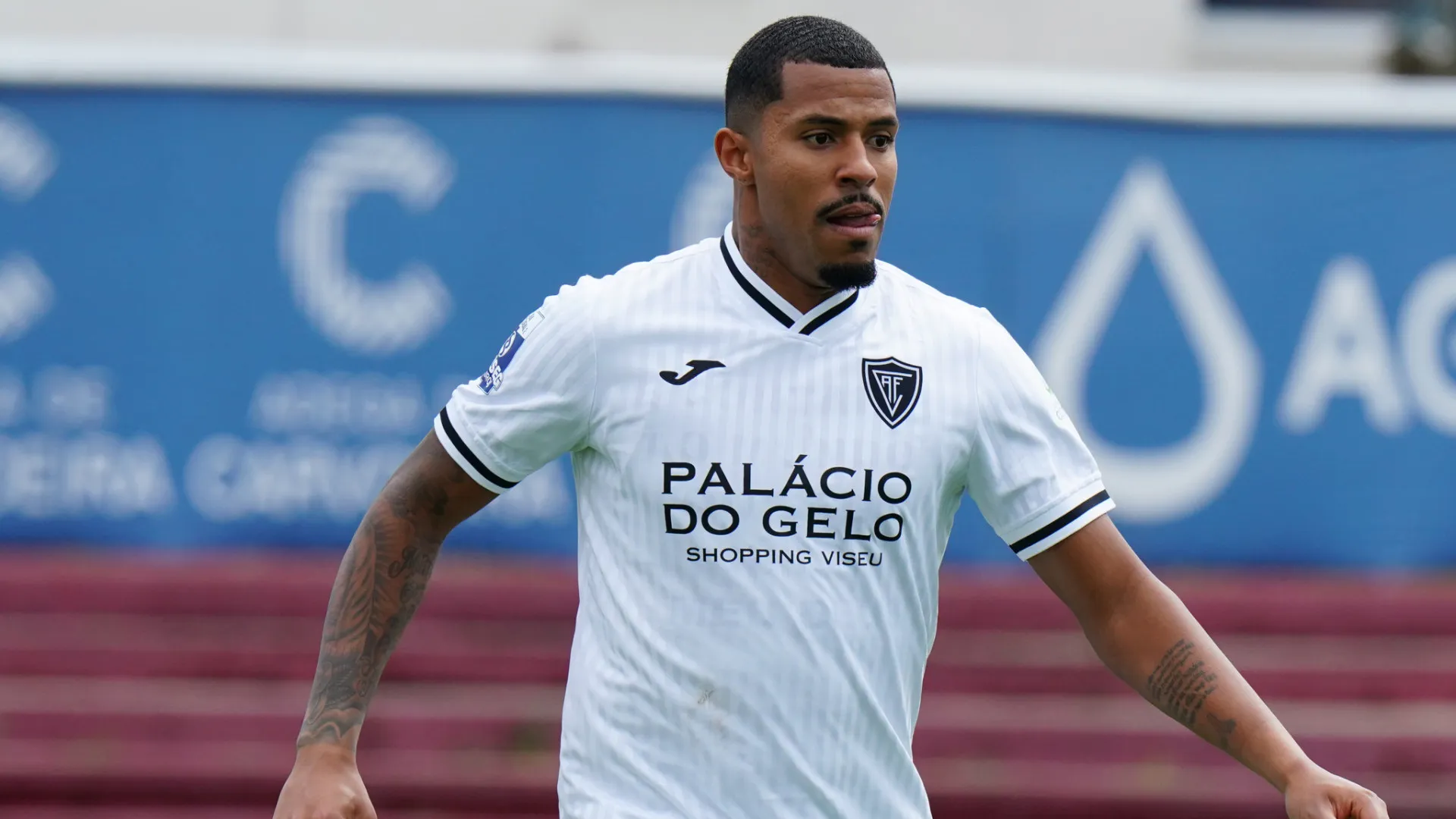 
                    Feirense e Académico de Viseu anulam-se em jogo duplamente desinspirado
                