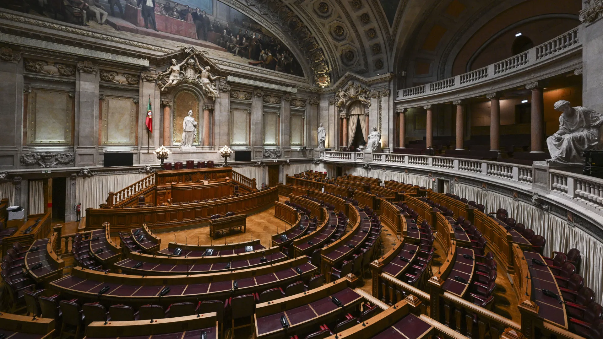 AO MINUTO: Português "paga guerra de Trump"; "PS devia ter vergonha"