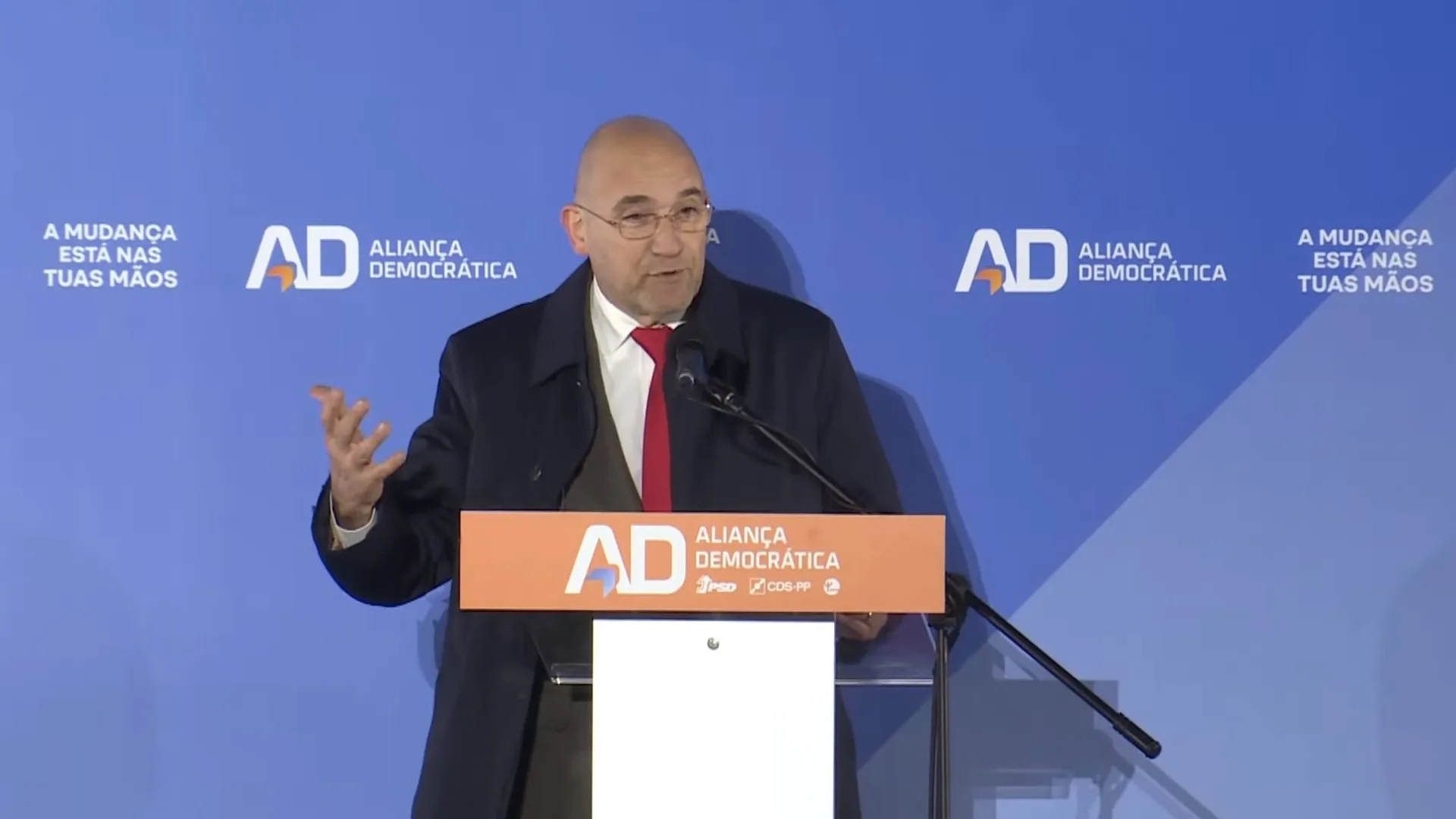 
                    Passos critica atuação do Estado, mas não dá conselhos a quem não pede
                