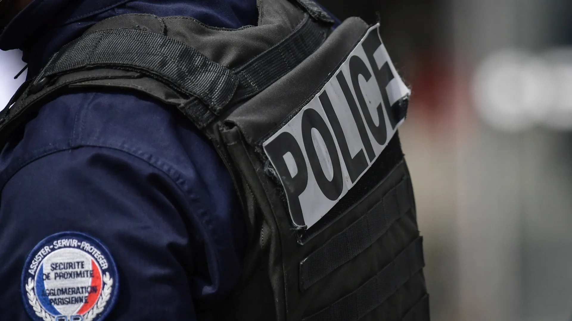 
                    França. Homem com catana morto pela polícia após ataque junto a escola
                