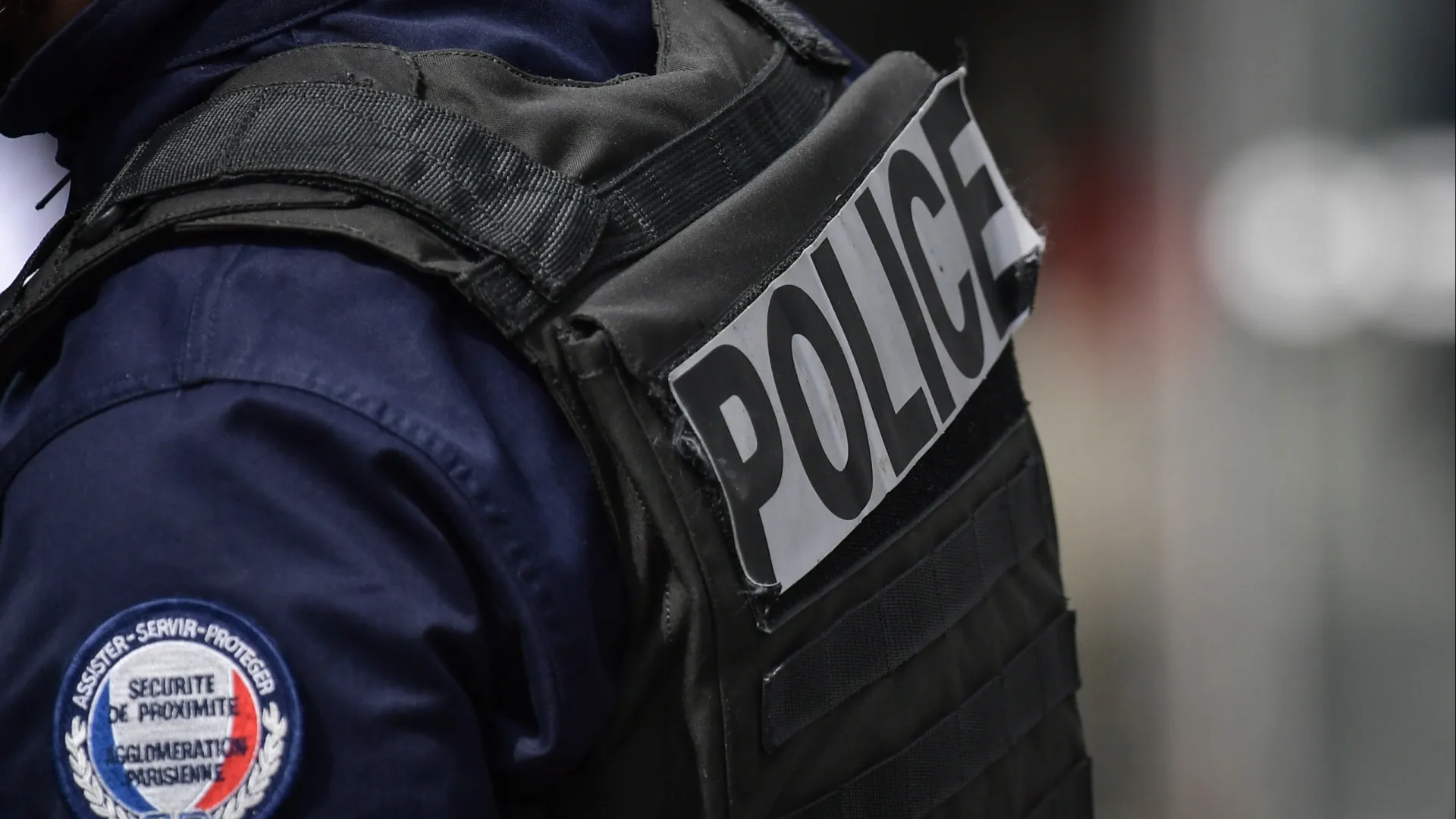 
                    Cabeças de porco deixadas em frente a mesquitas em Paris
                