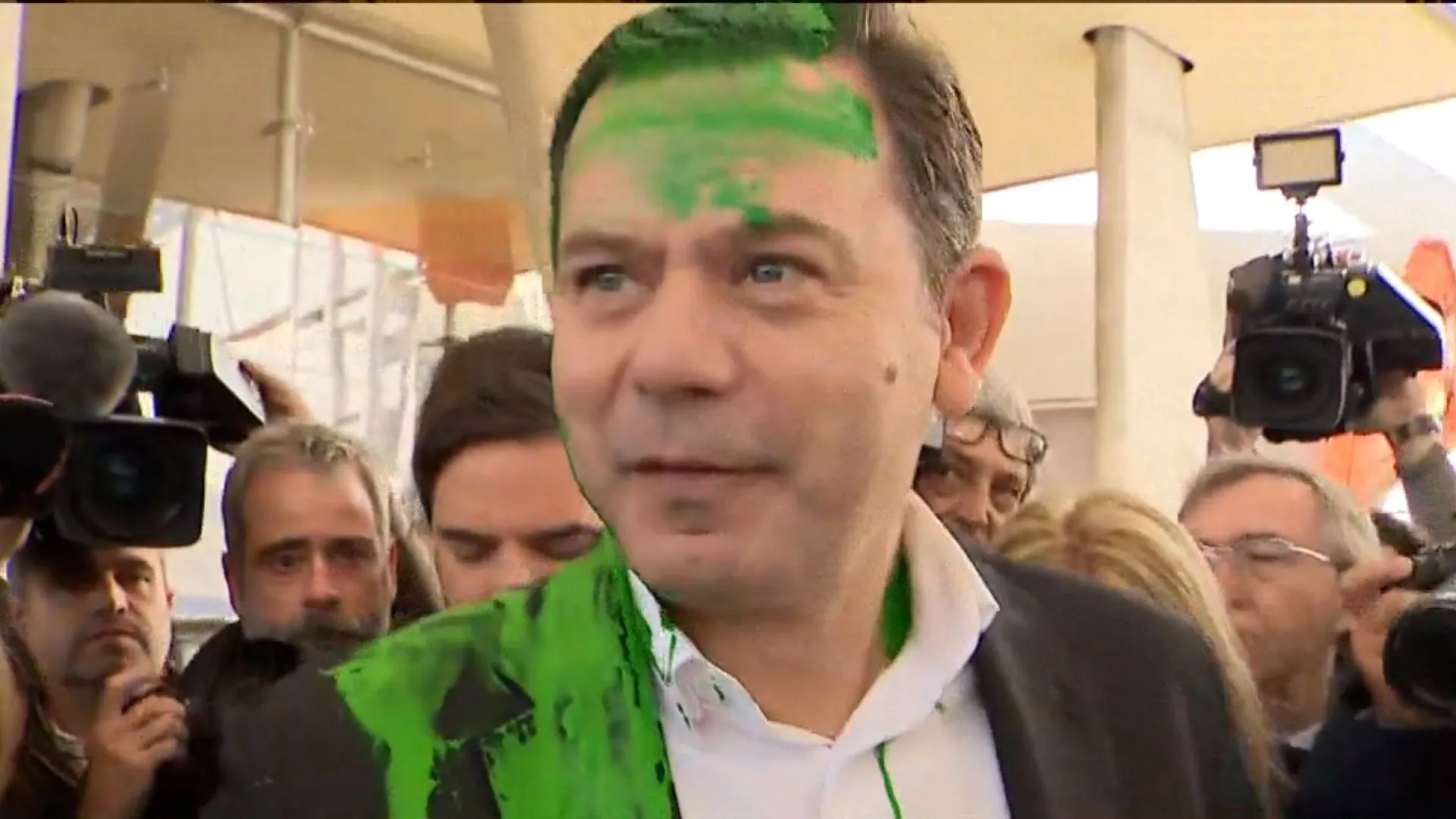 
                    Relação confirma condenação de ativista que atirou tinta a Montenegro
                