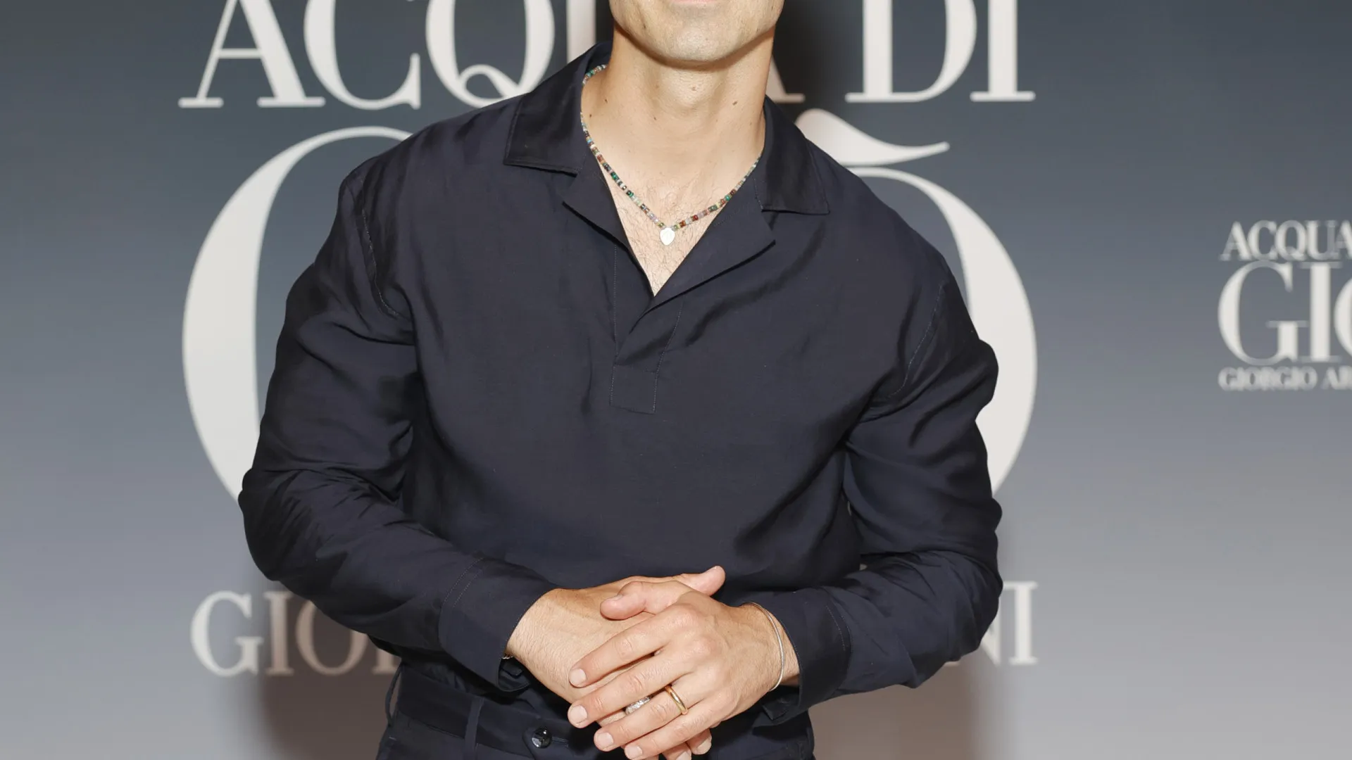 
                    Fã filma Joe Jonas com dificuldade em estacionar e vídeo torna-se viral 
                