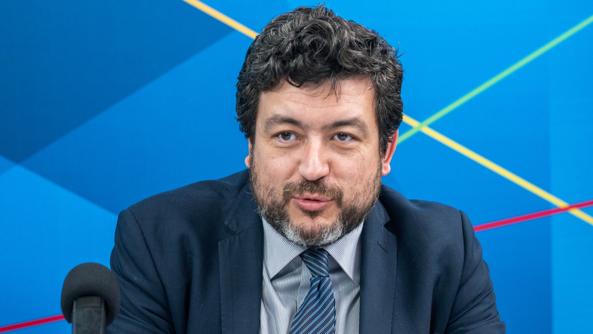 Delgado Alves admite que acedeu a informação sobre clientes de Montenegro