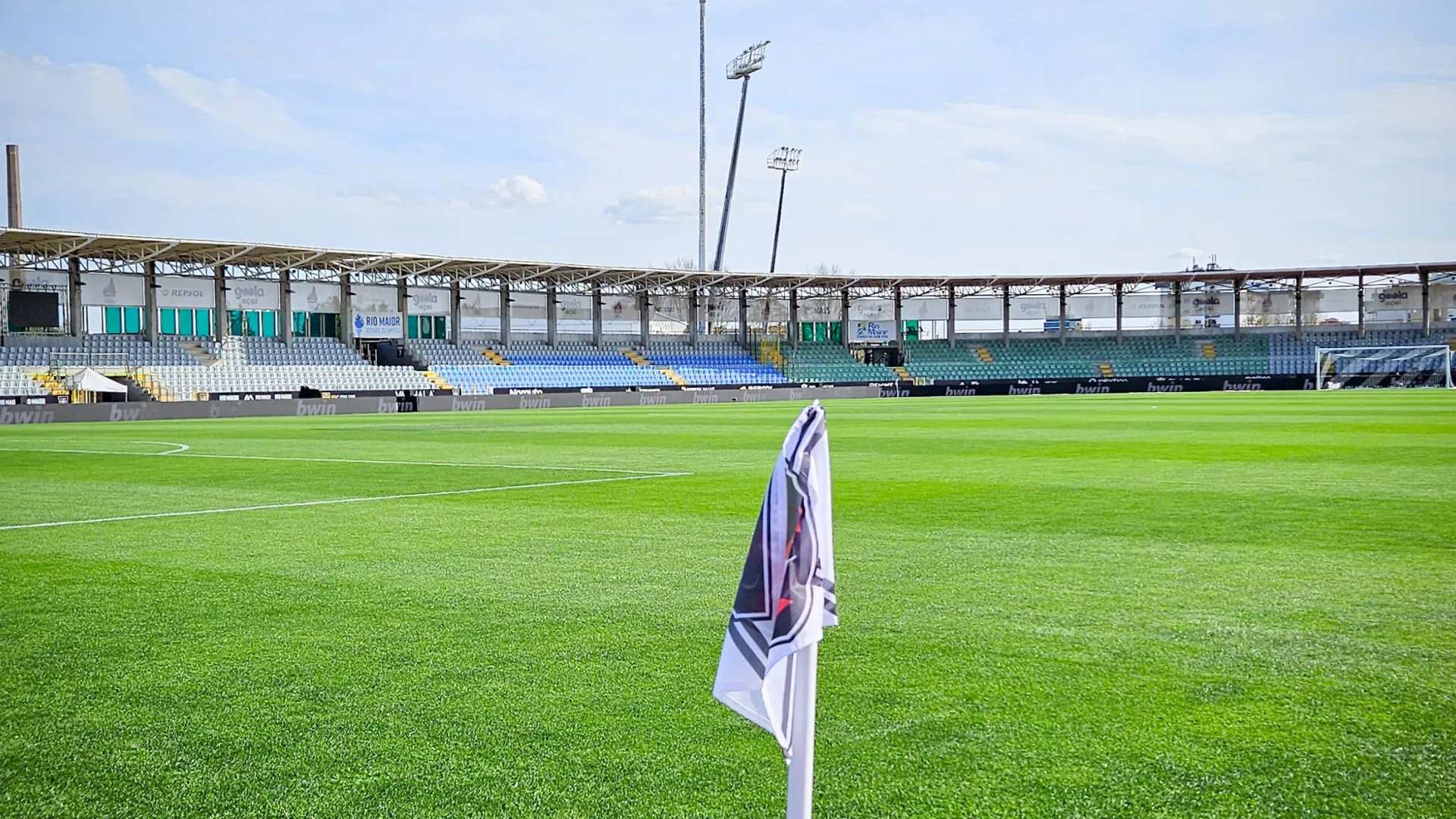 Casa Pia-Benfica: Águia mergulha em Rio (de esperança) Maior
