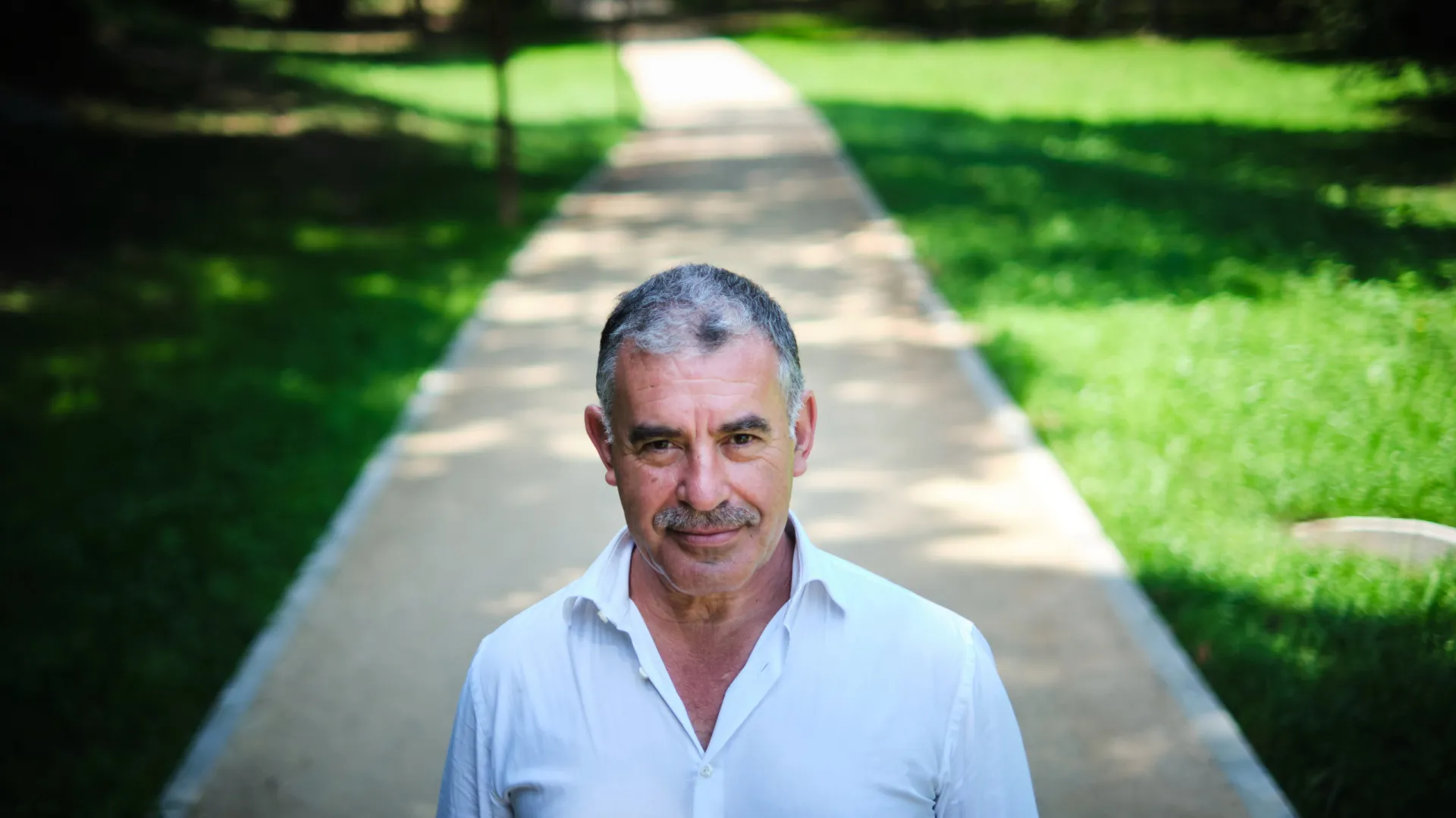 
                    Governo desafia famílias portuguesas no estrangeiro a falarem português em casa
                