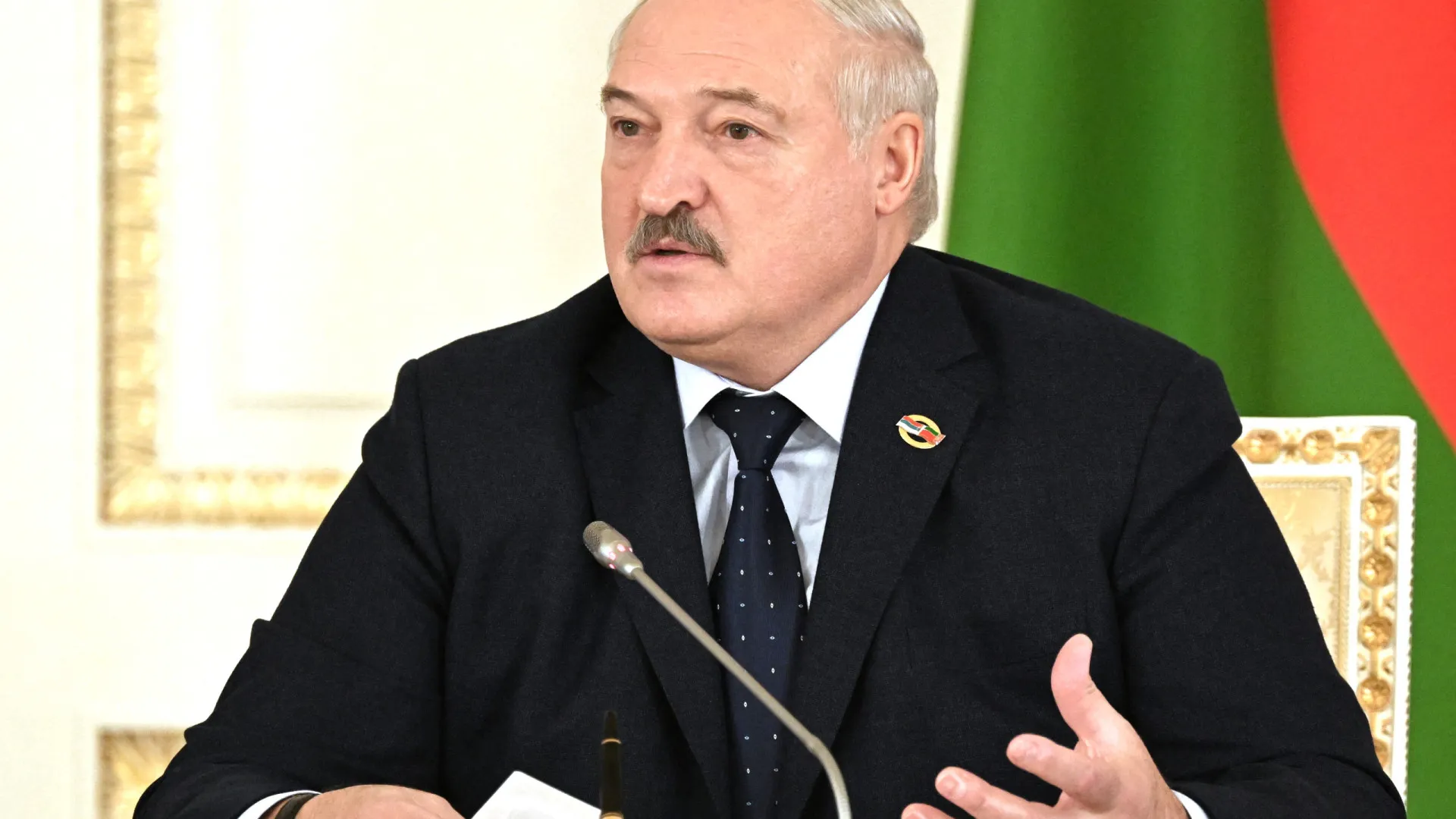 
                    Kyiv anuncia sanções contra Alexander Lukashenko
                