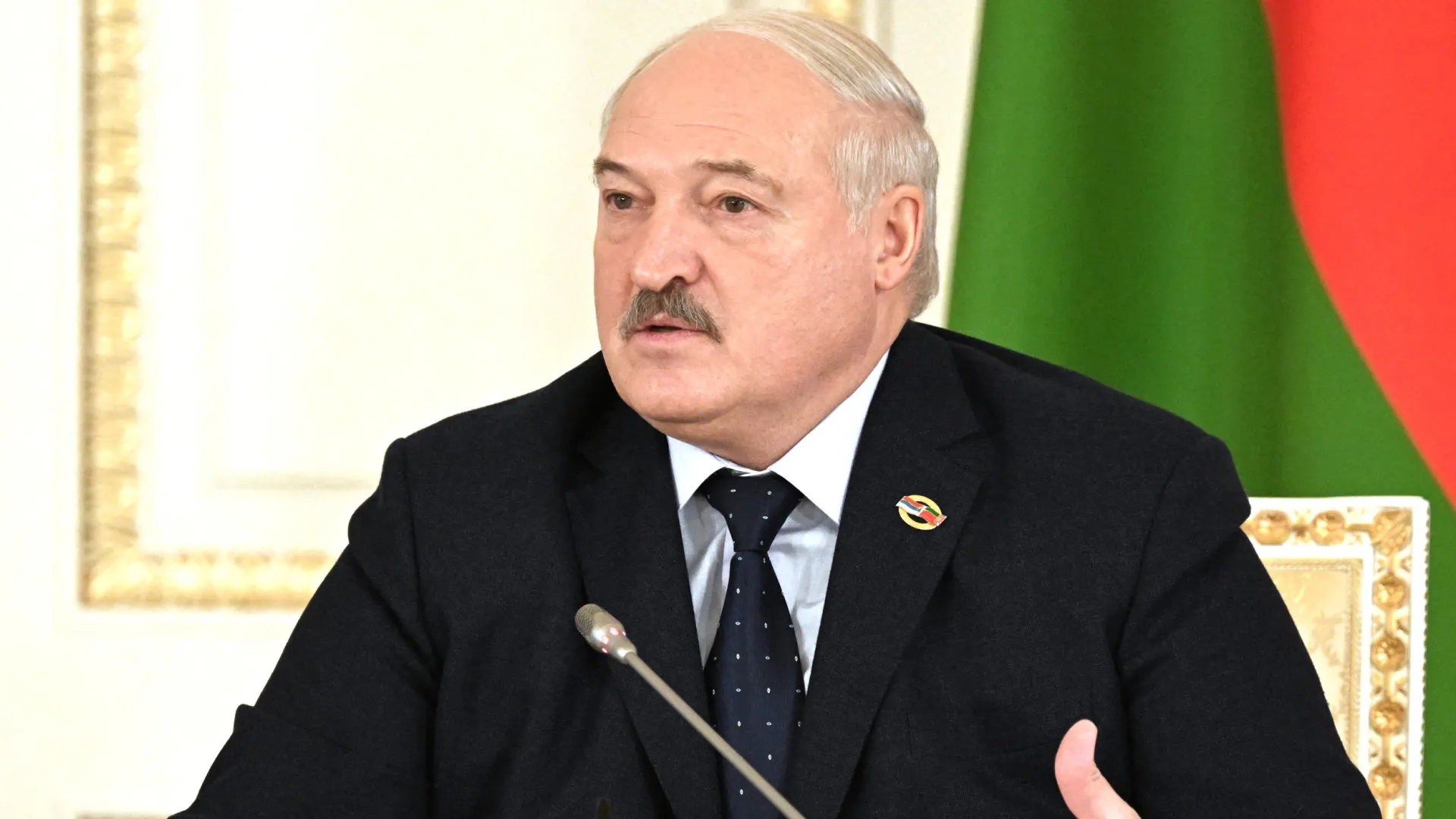 
                    Kyiv anuncia sanções contra Alexander Lukashenko
                