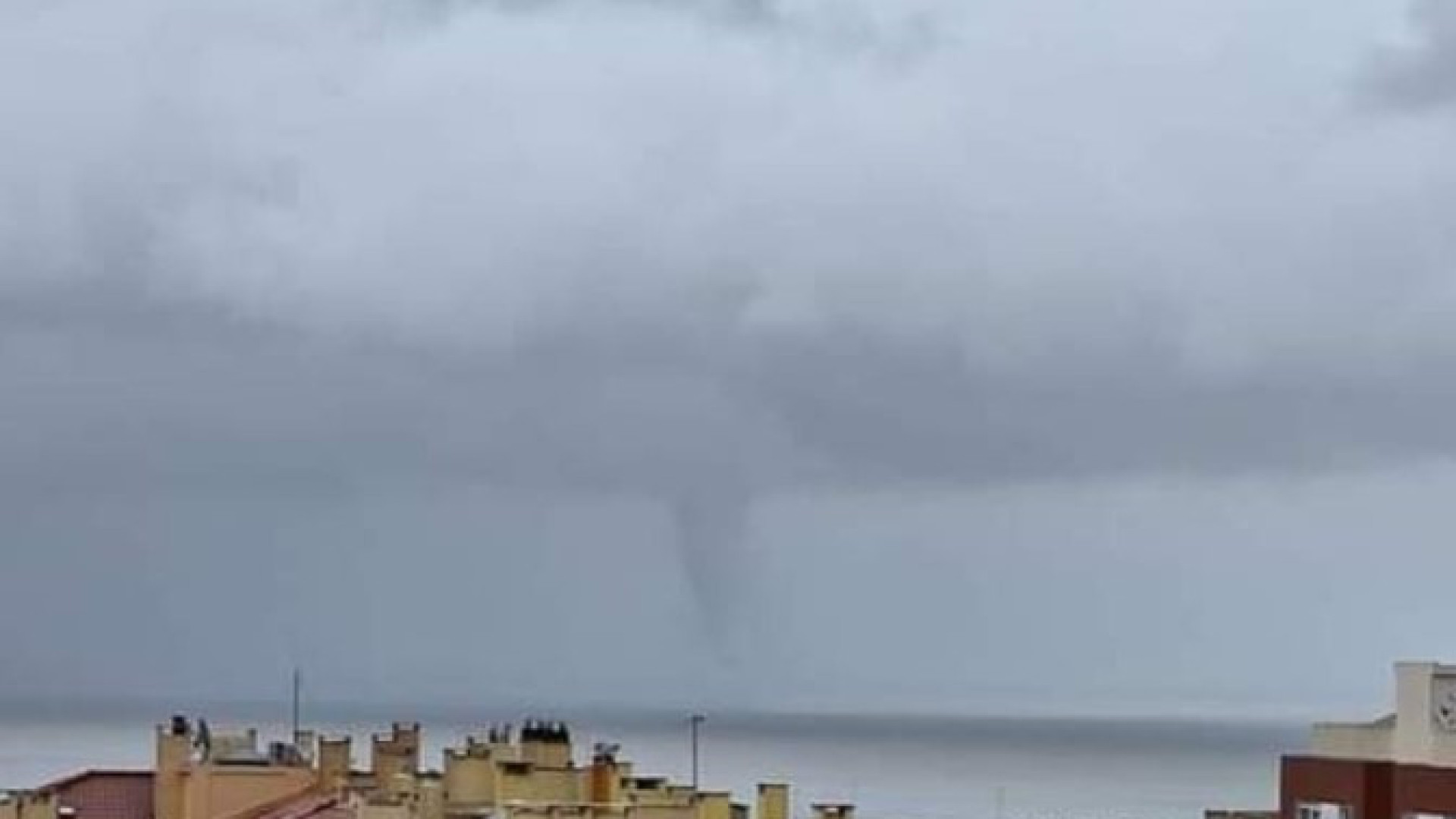 Fenómeno que atingiu Peniche no domingo foi um tornado, confirma IPMA