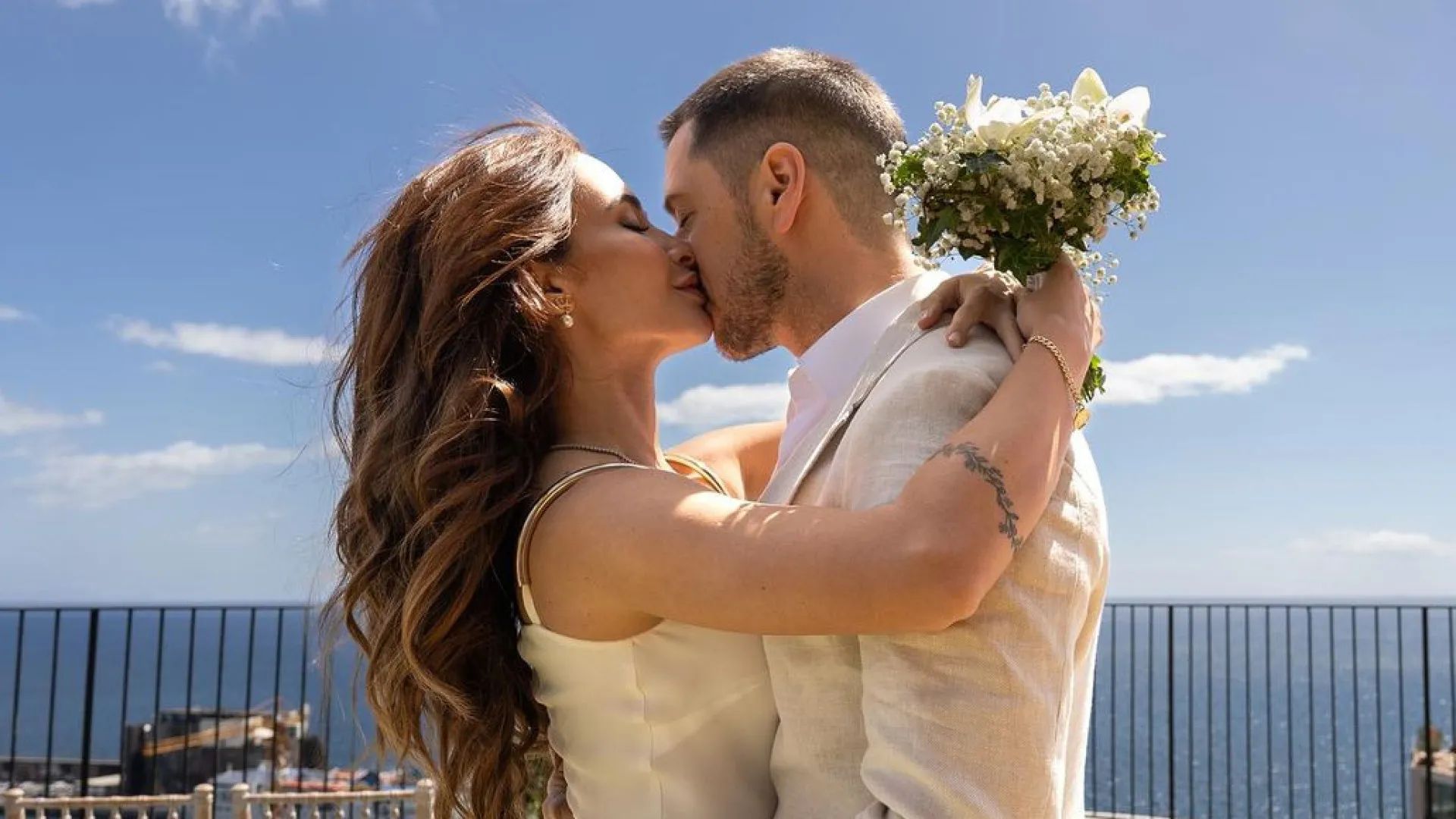 
                    Bruna Gomes e Bernardo Sousa trocam carinhosas palavras em dia de festa
                