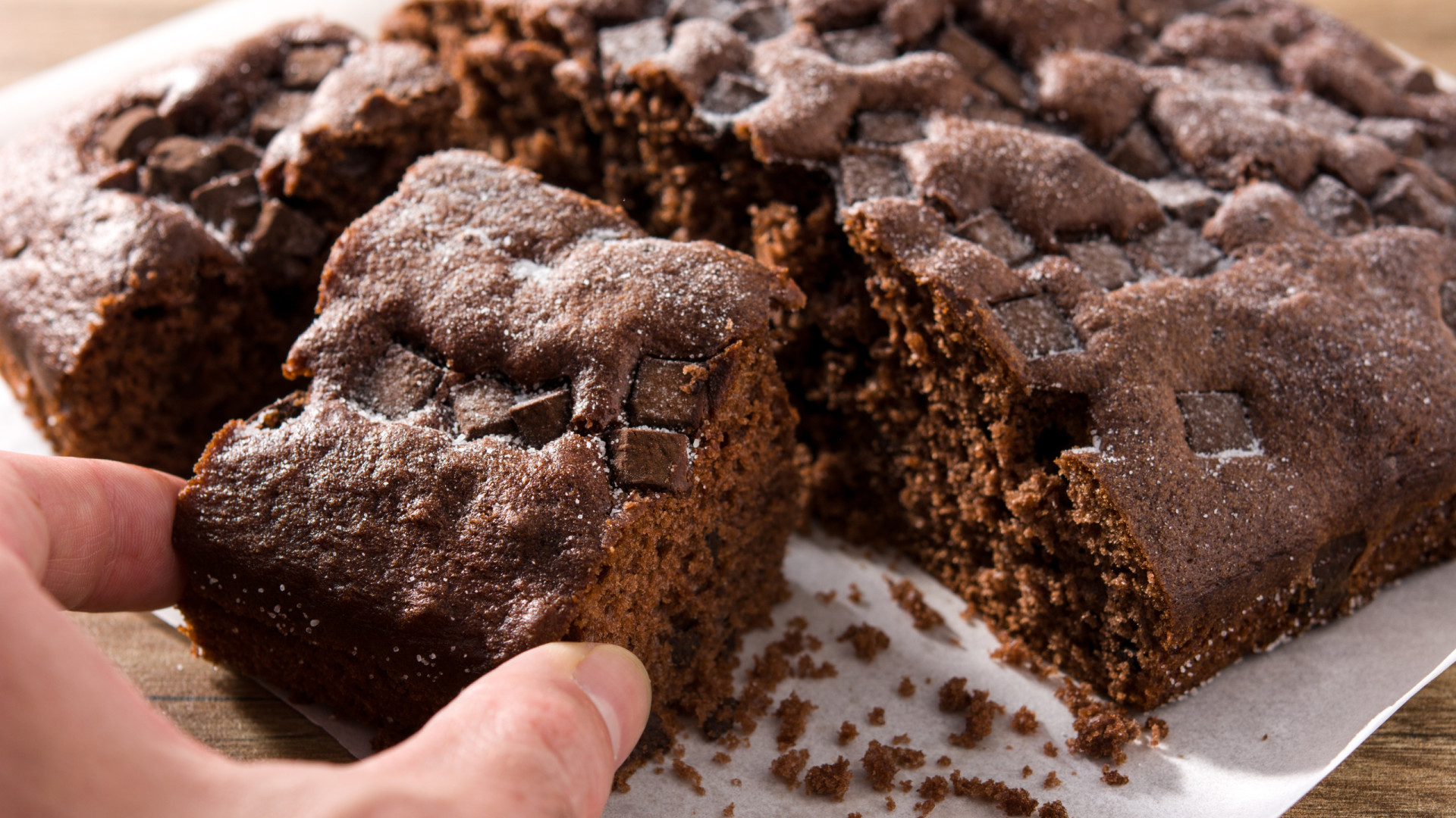 A receita de bolo de chocolate mais fácil, rápida e 'fit' na 'air fryer'