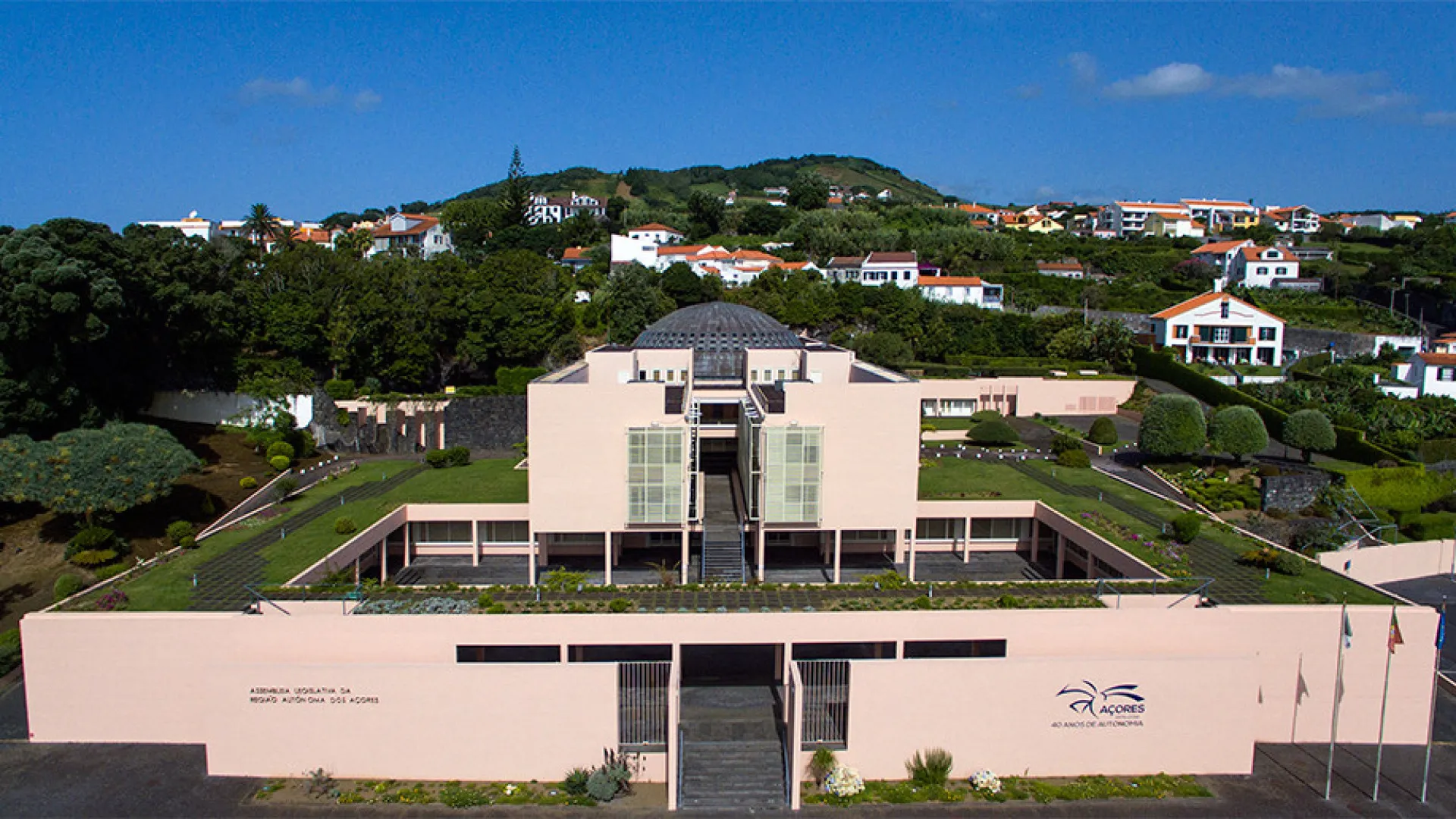 
                    Presidente do parlamento açoriano diz que investir na infância é decisão estratégica
                