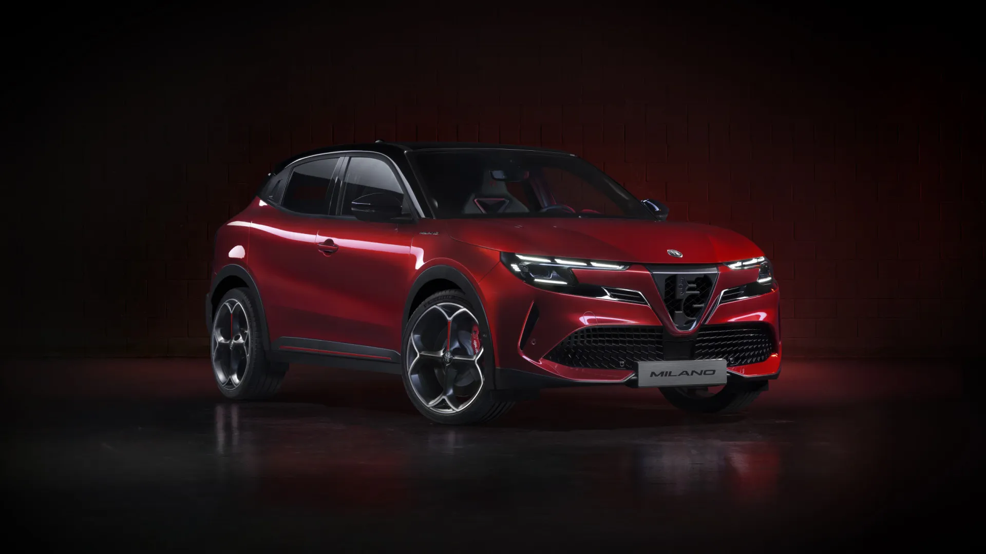 Alfa Romeo Milano é apresentado. Terá versão elétrica e híbrida