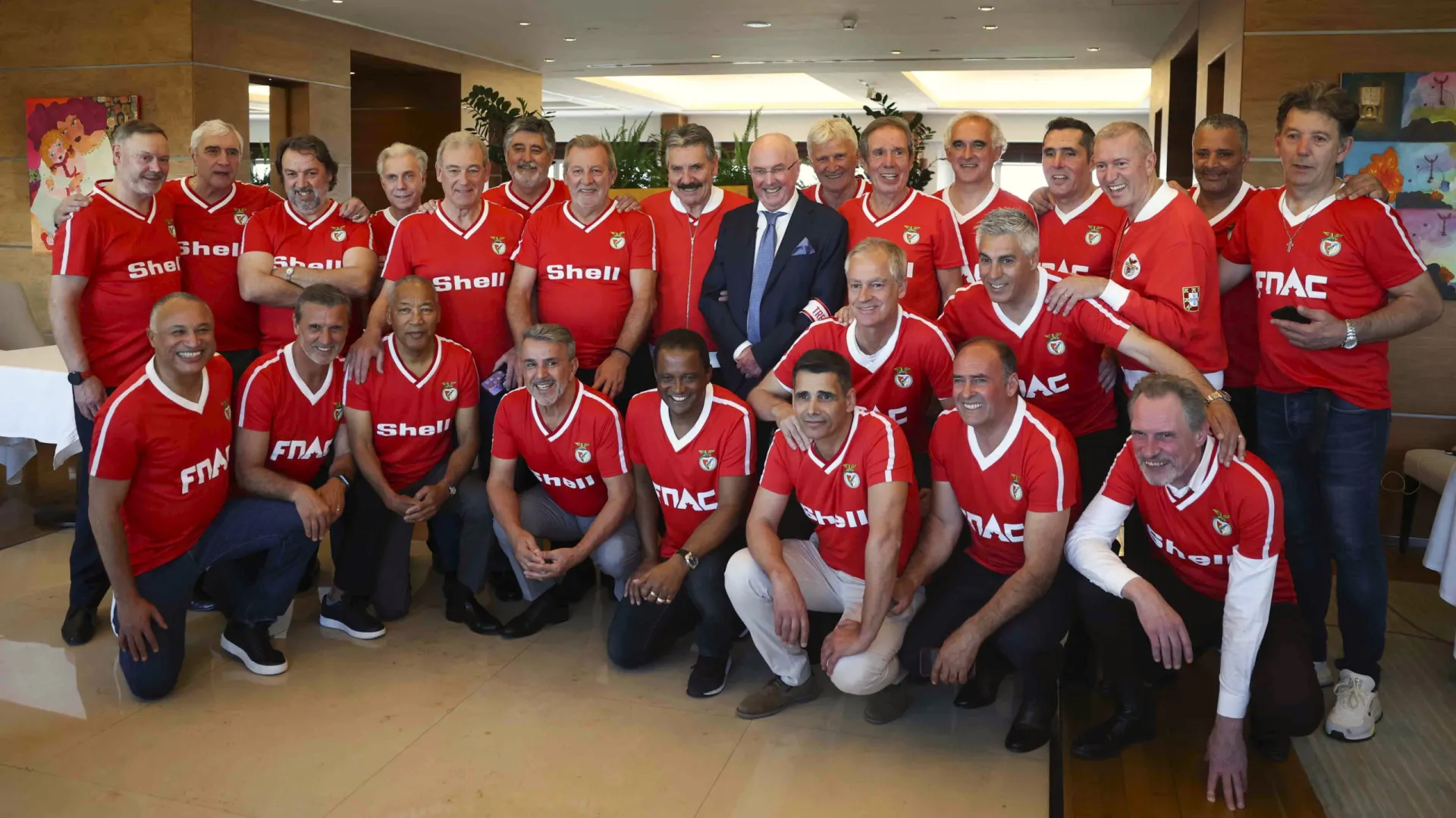 Lendas do Benfica juntaram-se para prestar homenagem a Eriksson na Luz