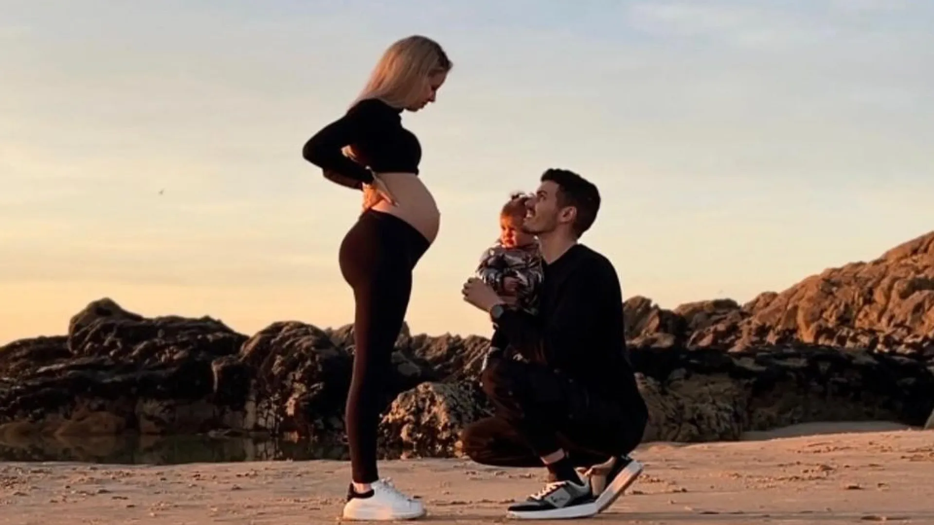 Já nasceu a segunda filha de Raul Minh’alma. Eis a fotografia da bebé