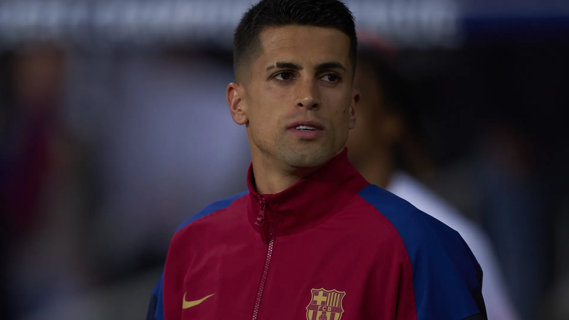 
                    Oficial: João Cancelo está de regresso ao Barcelona
                