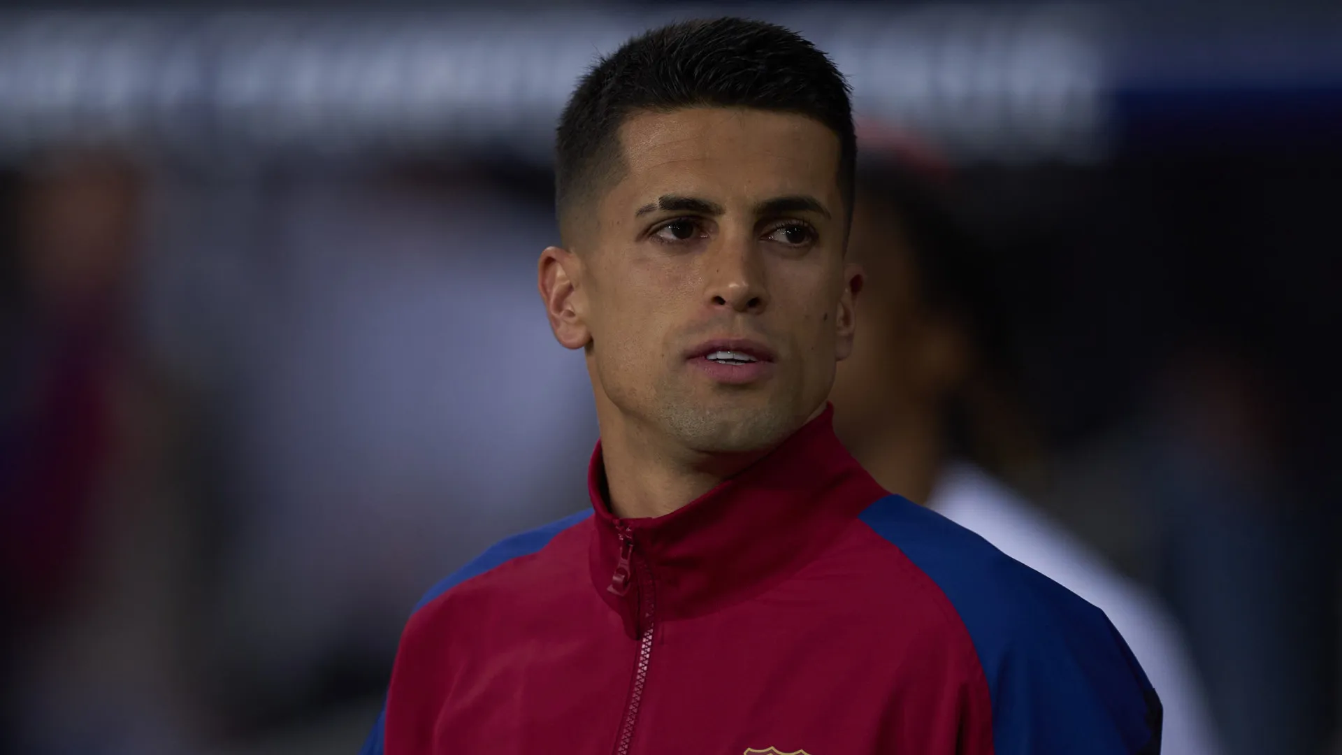 
                    Oficial: João Cancelo está de regresso ao Barcelona
                