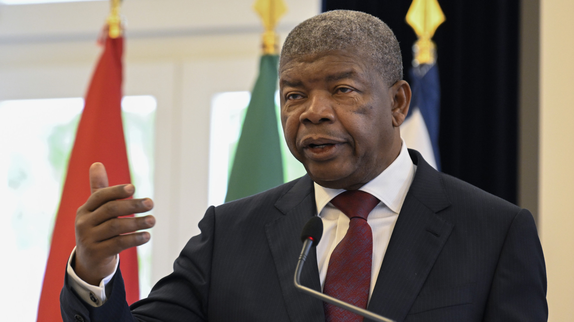 João Lourenço espera que Leão XIV contribua para paz e 