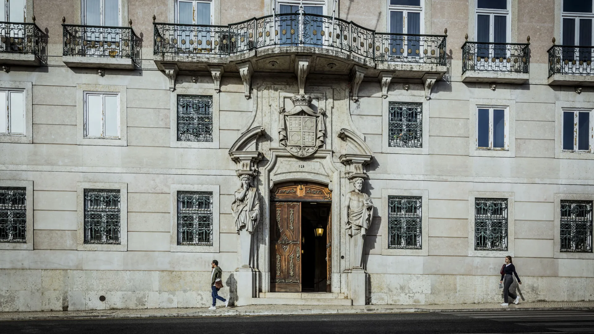 
                    MP deixa de parar obras com citação e passa a requerer ordem de juiz
                