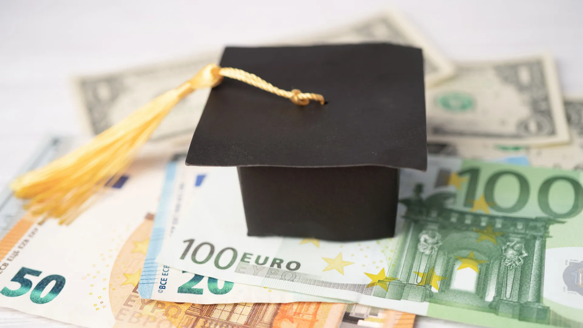 
                    Devolução de propinas: Prémio Salarial é pago esta semana aos jovens
                