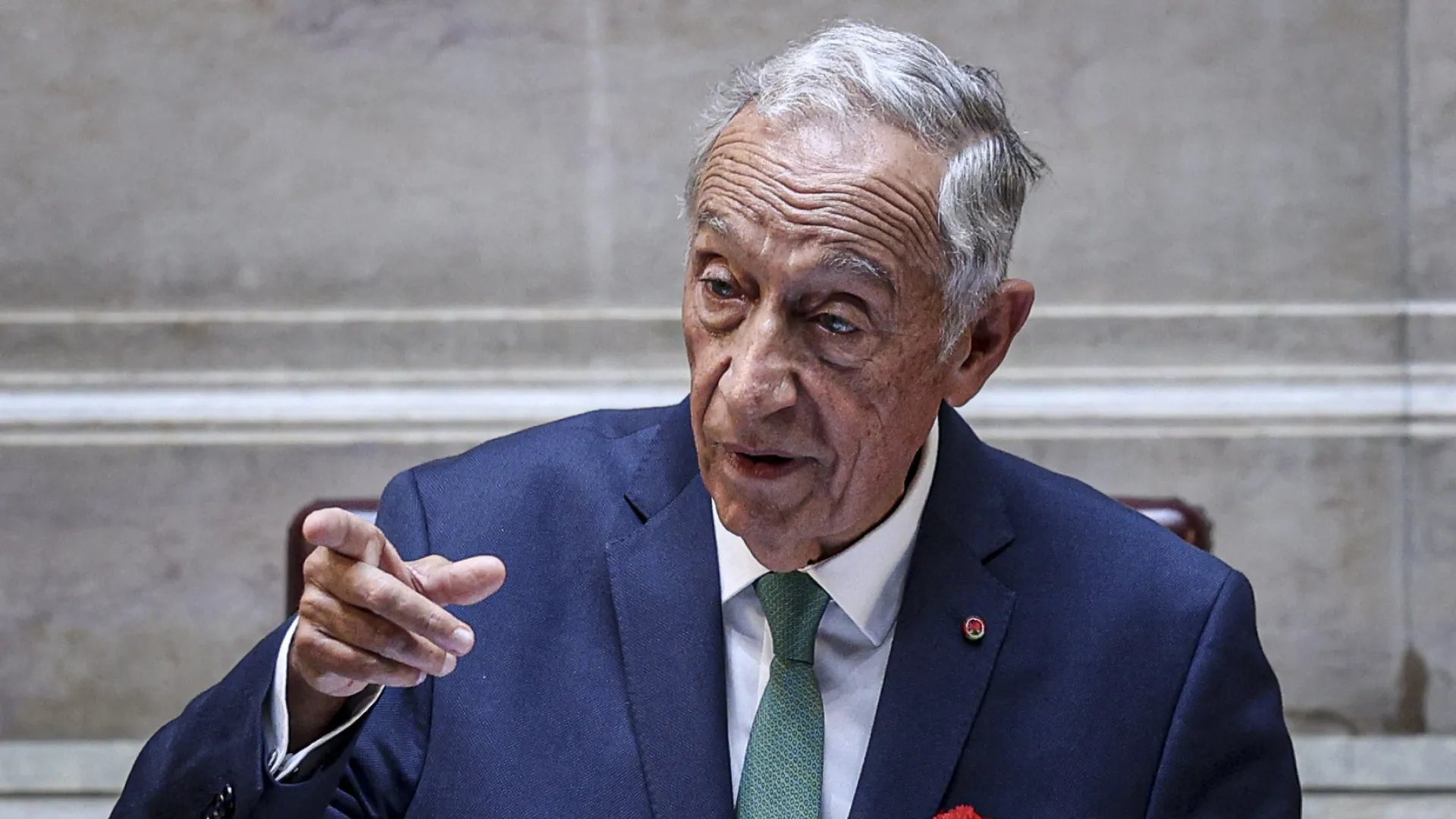 
                    Marcelo elogia atletas refugiadas e dá Portugal como país de humanismo
                