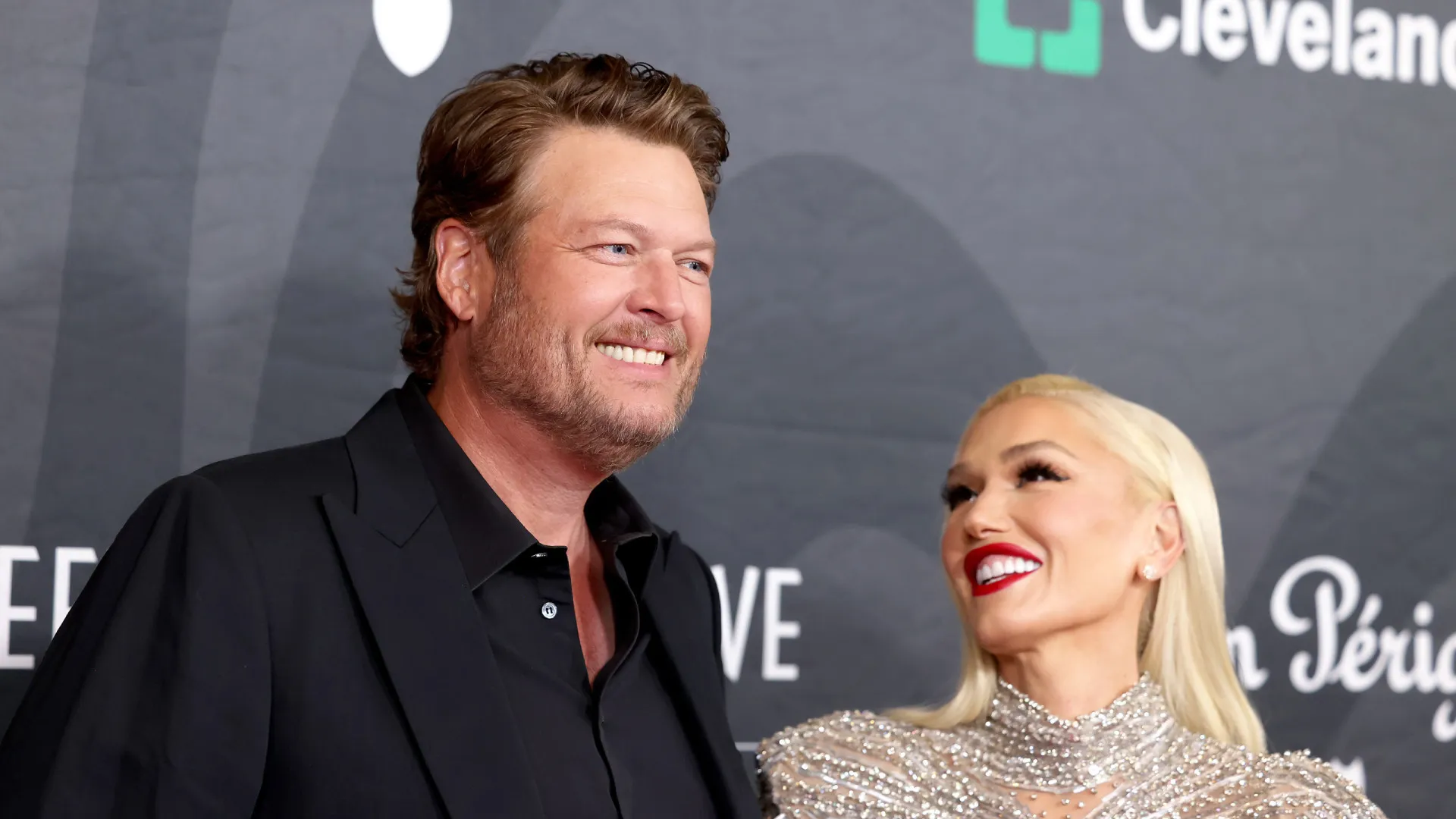 Gwen Stefani e Blake Shelton. A ternura do casal na 'red carpet'