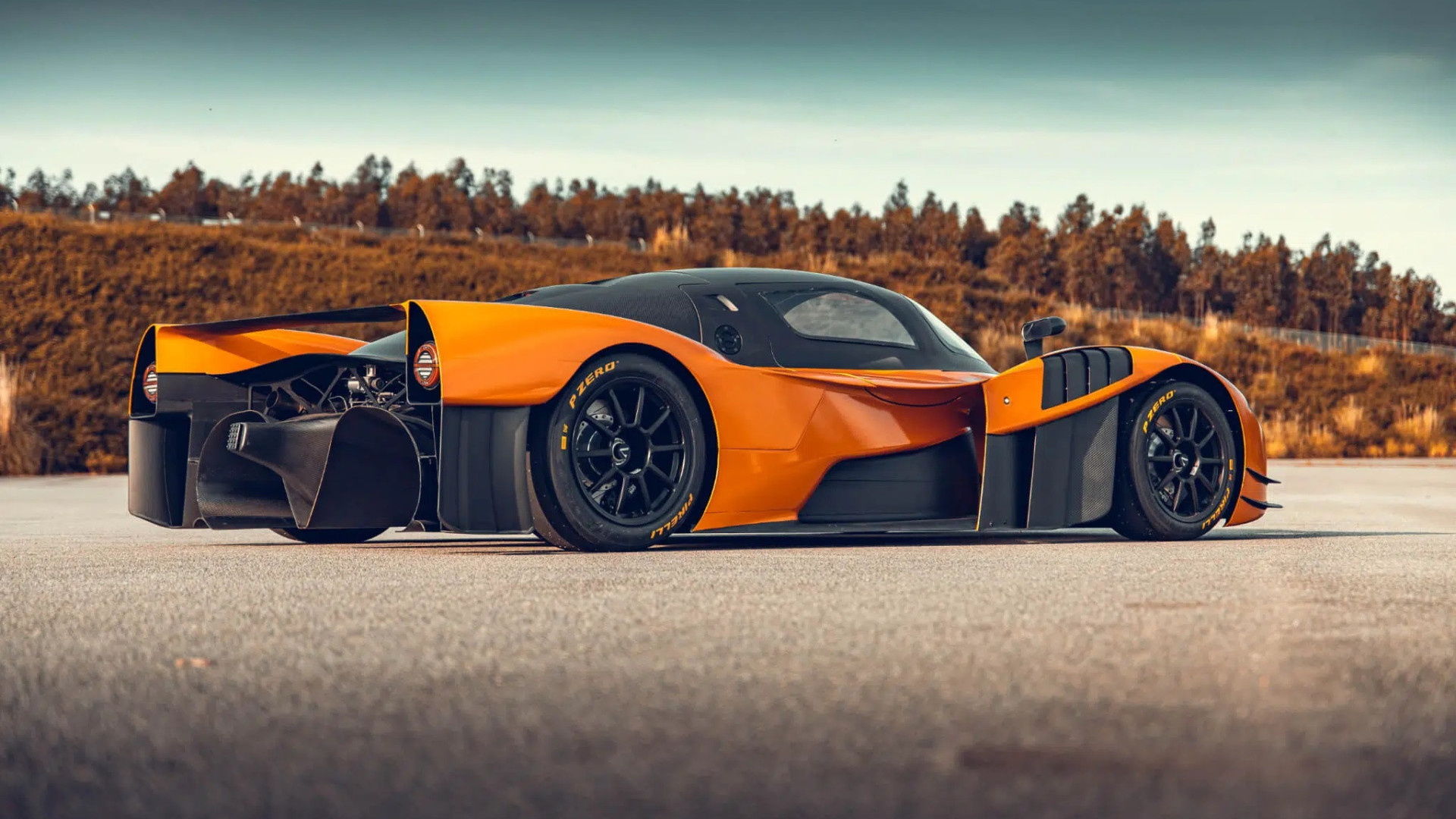 Supercarro português Adamastor Furia faz estreia dinâmica no Caramulo