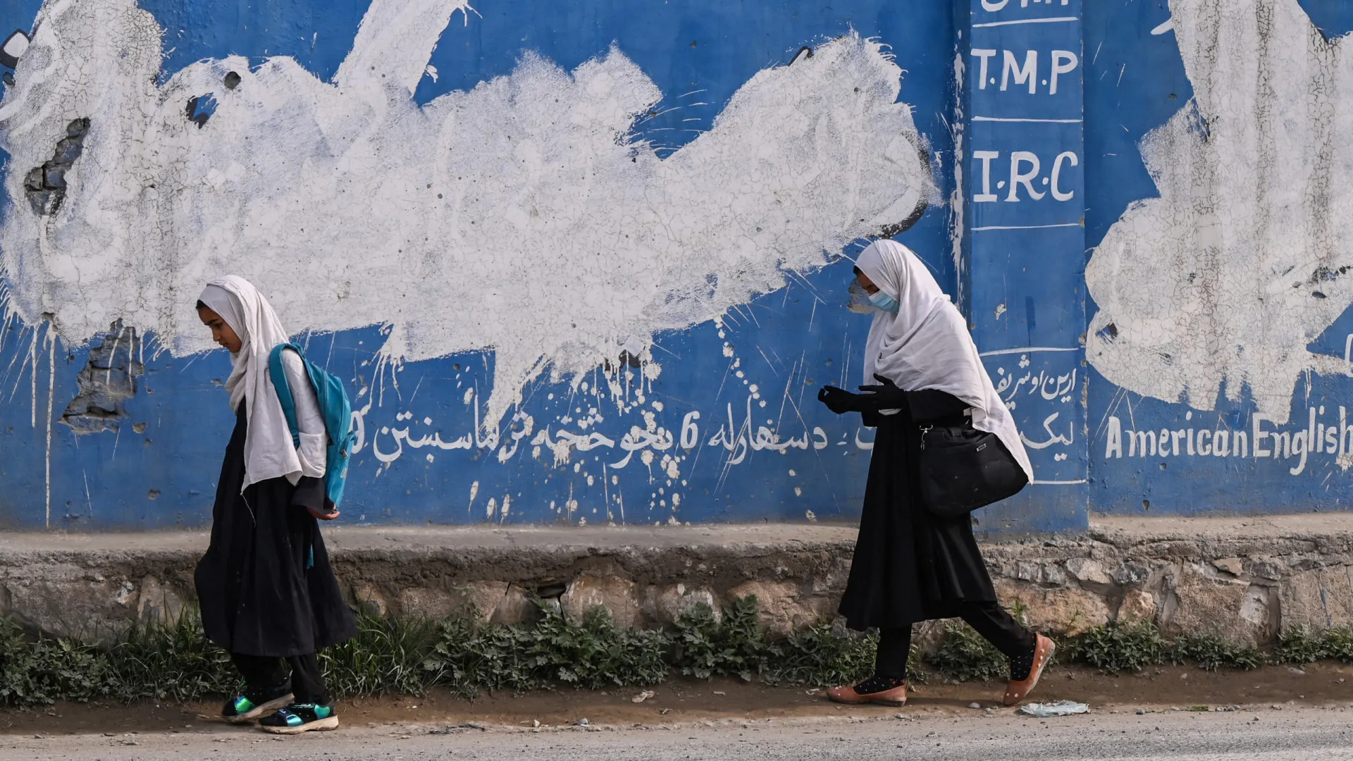 
                    ONU denuncia que apagão dificultou mais ainda vida das mulheres afegãs
                