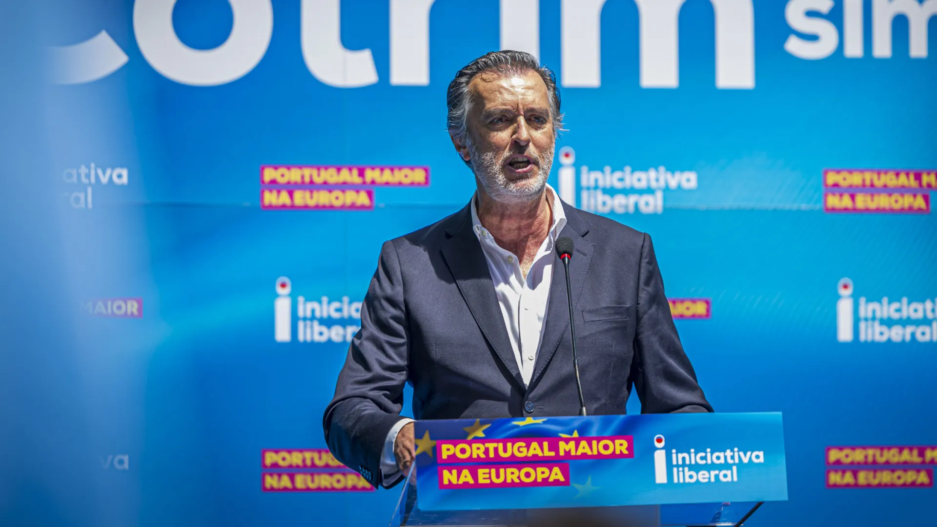 
                    Cotrim Figueiredo vê paralelismos entre casos Marques Mendes e Spinumviva
                