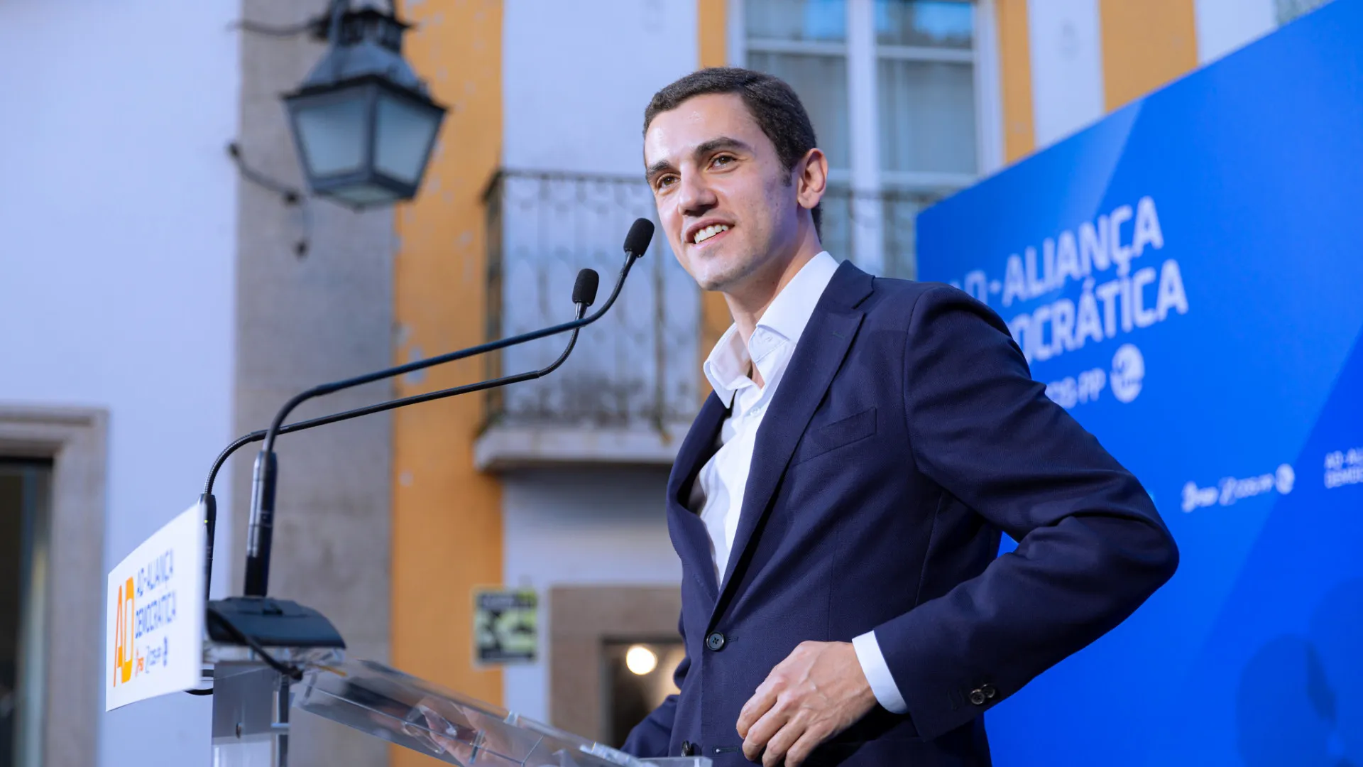 Bugalho acusa PS de "branquear" parlamento da Venezuela