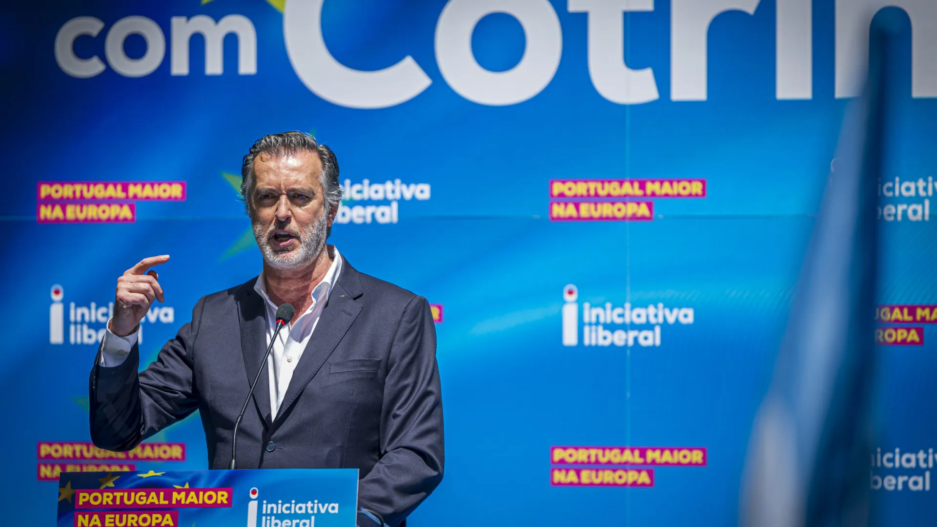 
                    Cotrim preocupado com boletins de voto da 2.ª volta para a emigração
                