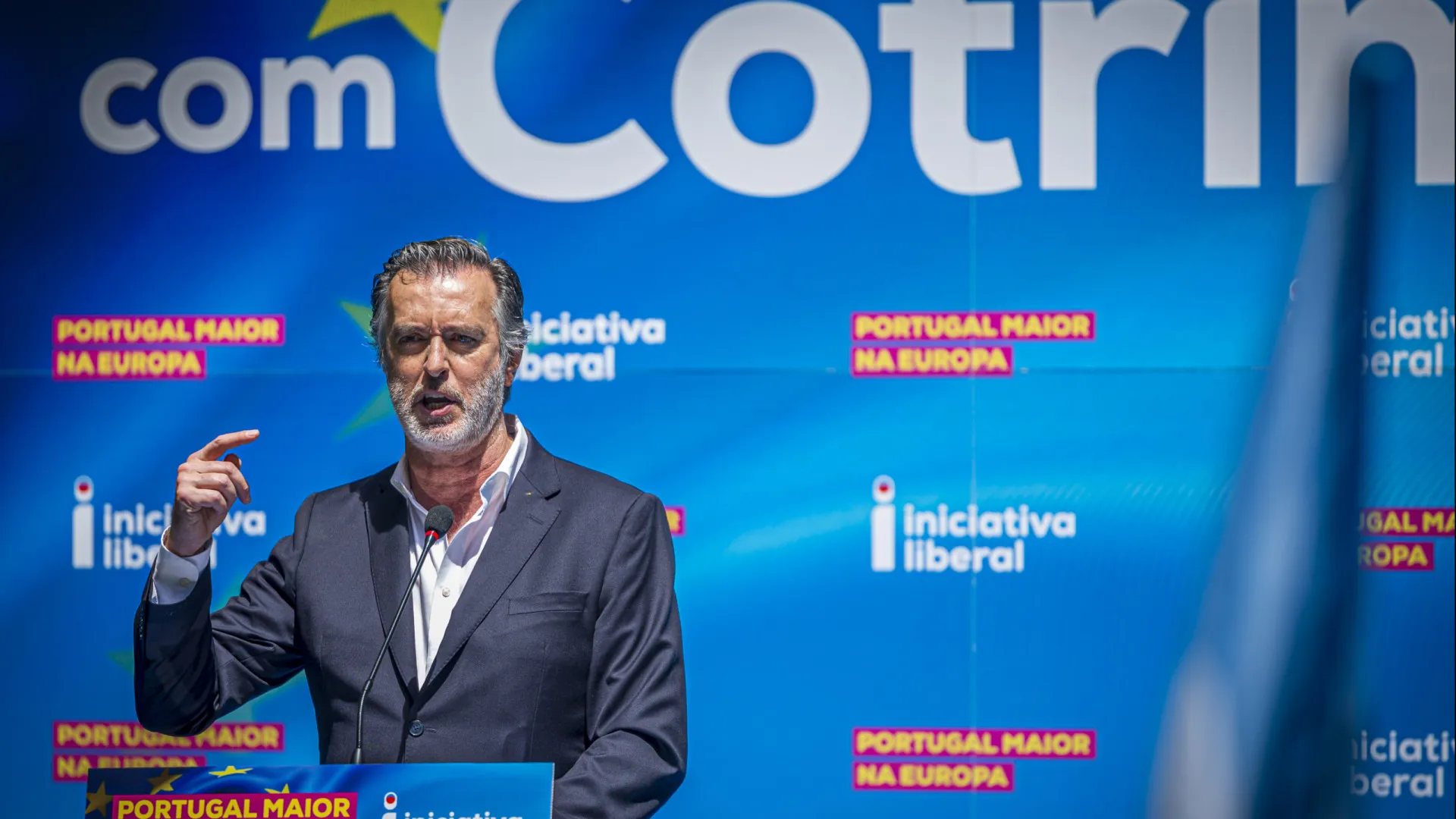 
                    Cotrim preocupado com boletins de voto da 2.ª volta para a emigração
                