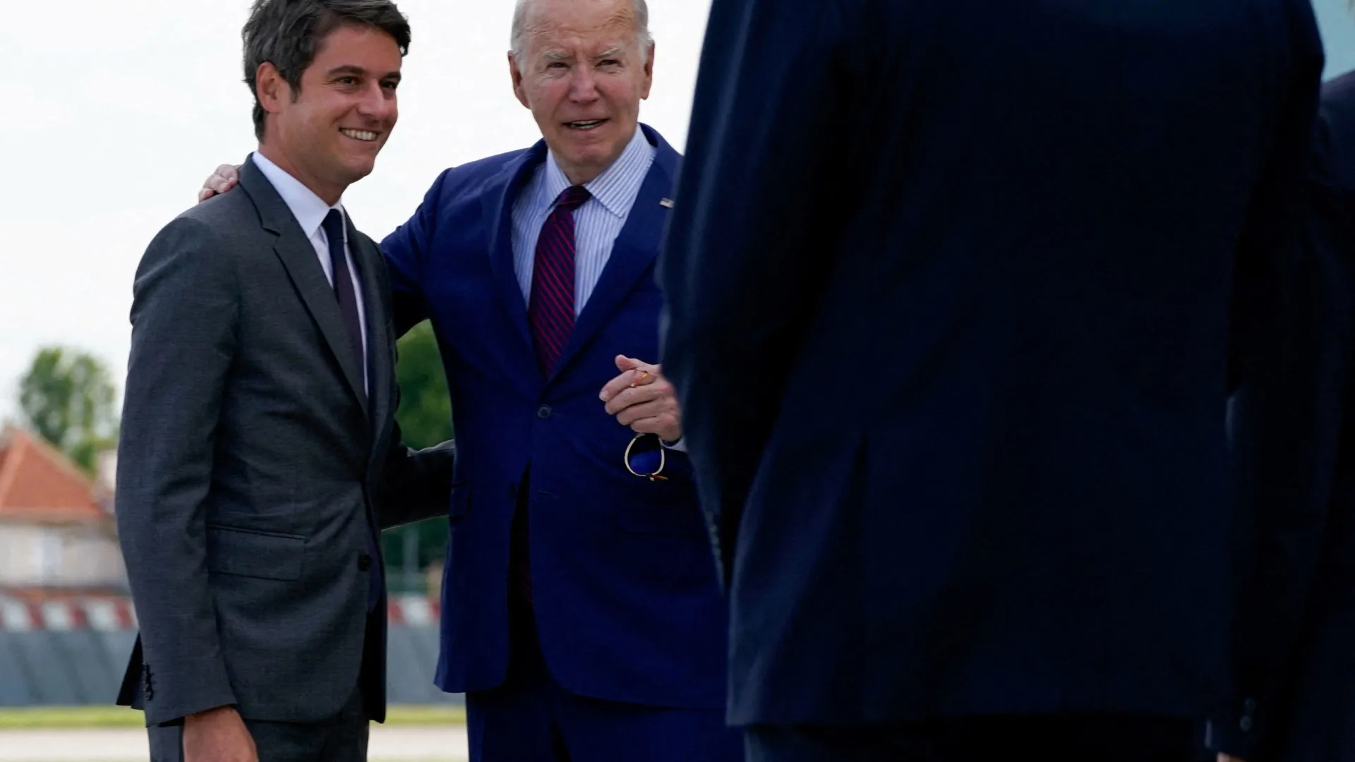 Joe Biden já está em França. Foi recebido assim por Gabriel Attal em Orly