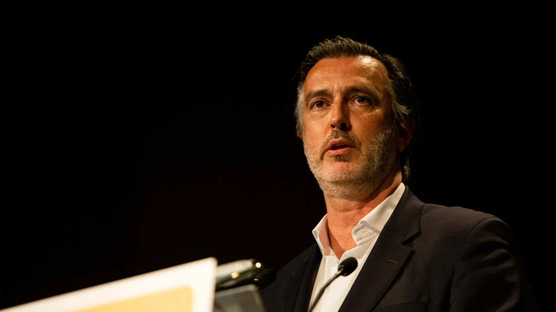
                    Cotrim defende atualização da constituição, António Filipe opõe-se
                